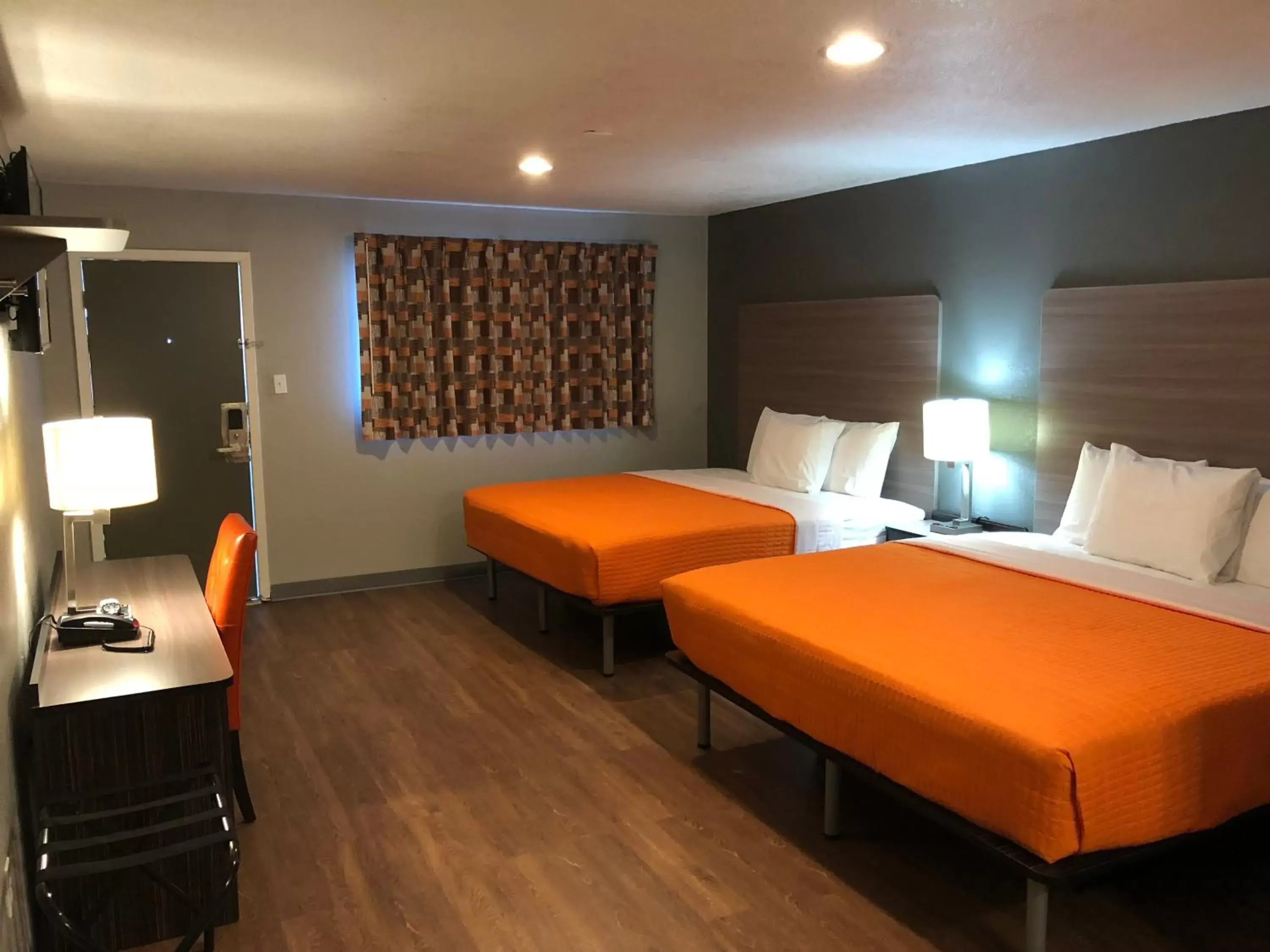 Bed in Super 8 by Wyndham Sonora Bed in Super 8 by Wyndham Sonora