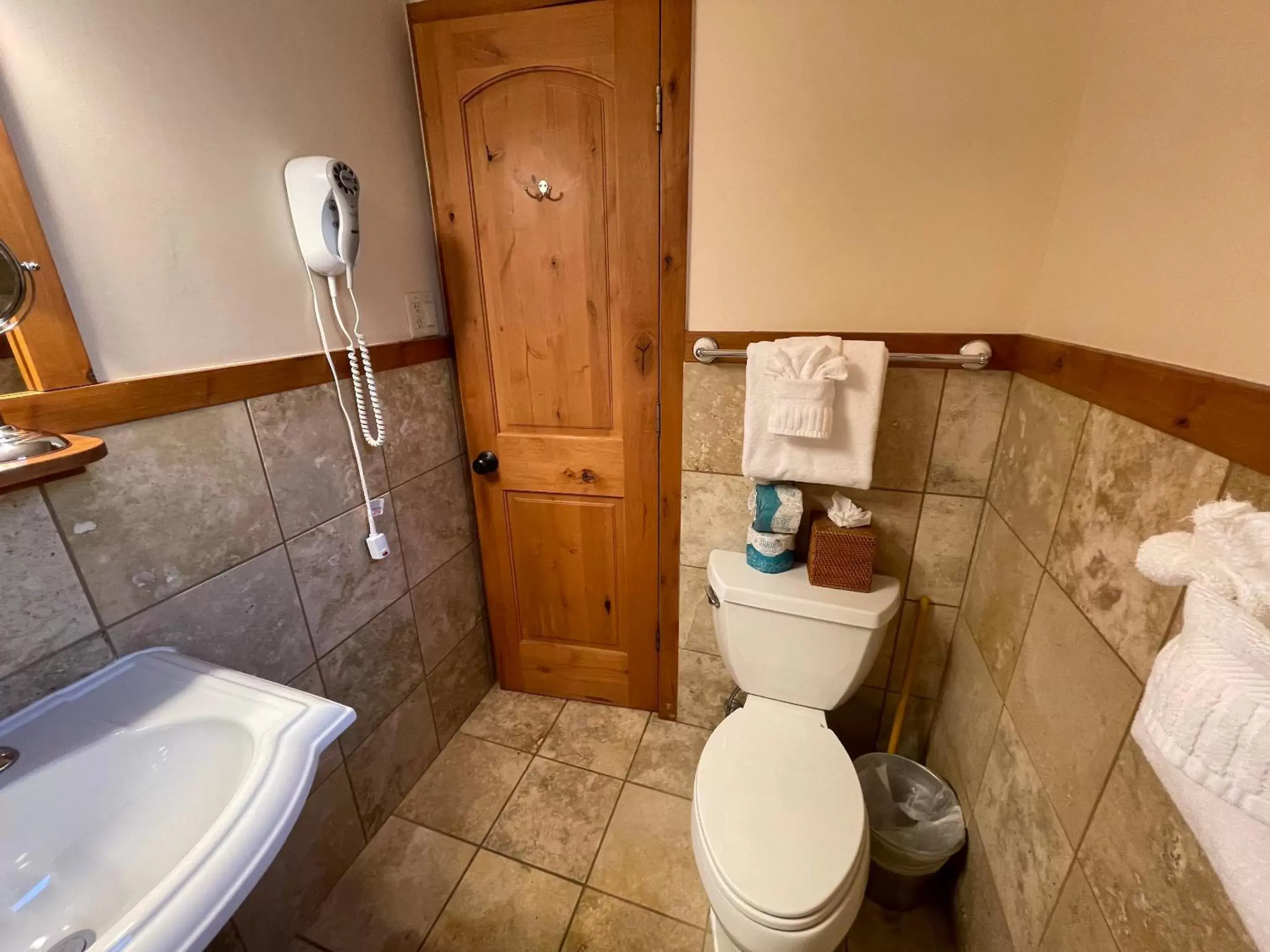 Bathroom in Silver Moon Inn