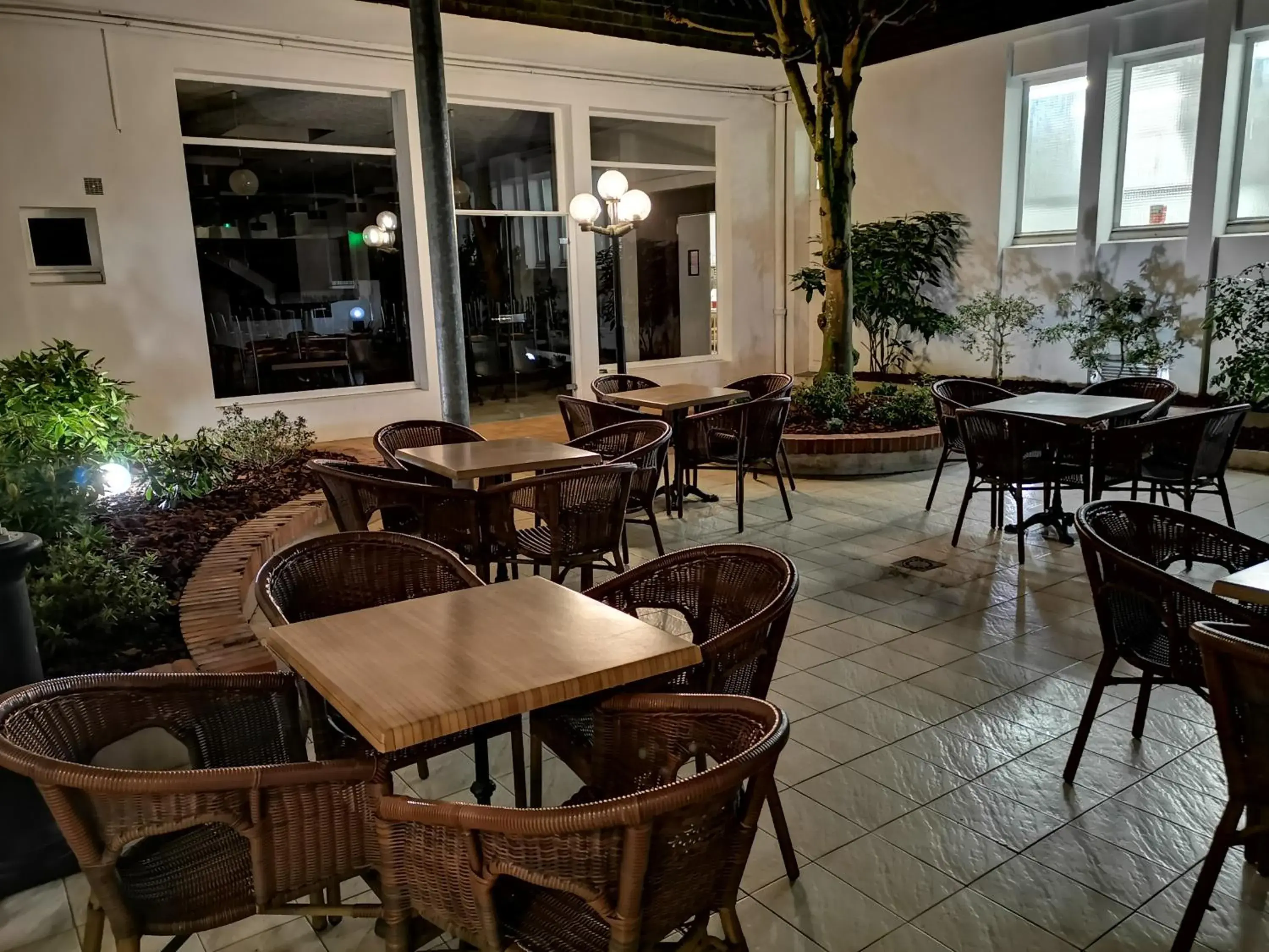 Patio, Restaurant/Places to Eat in Hotel Notre Dame de la Sarte