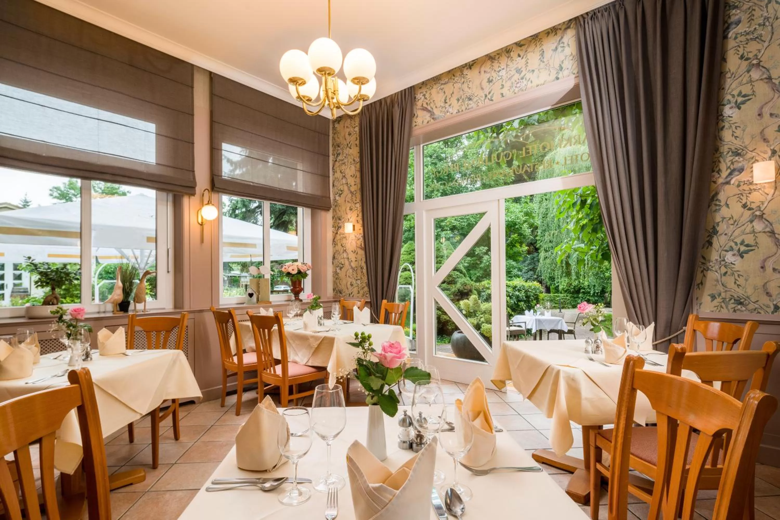 Restaurant/places to eat in Parkhotel Güldene Berge