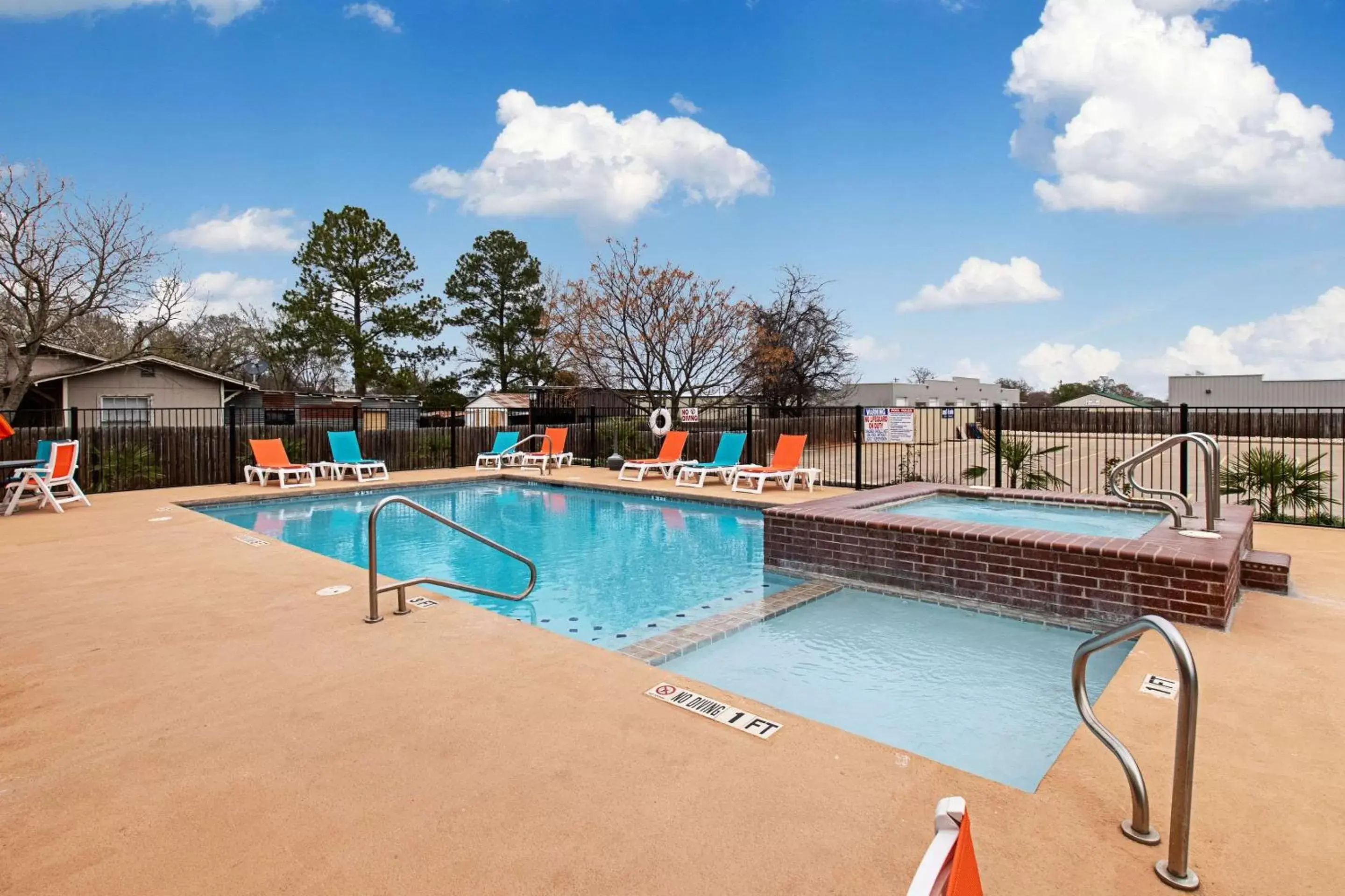 On site, Swimming Pool in Comfort Inn and Suites Fredericksburg
