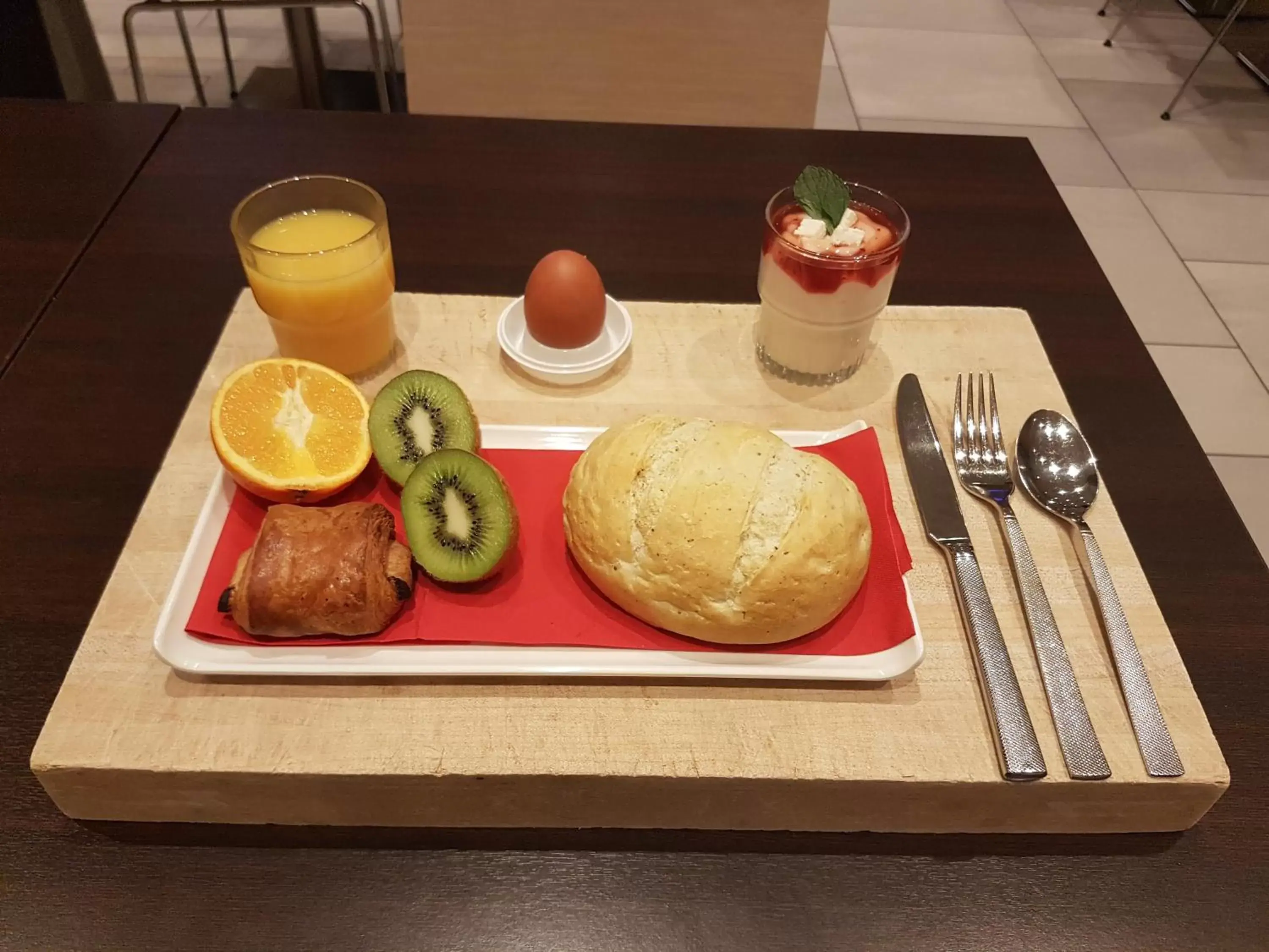 Restaurant/places to eat, Breakfast in ibis Leiden Centre