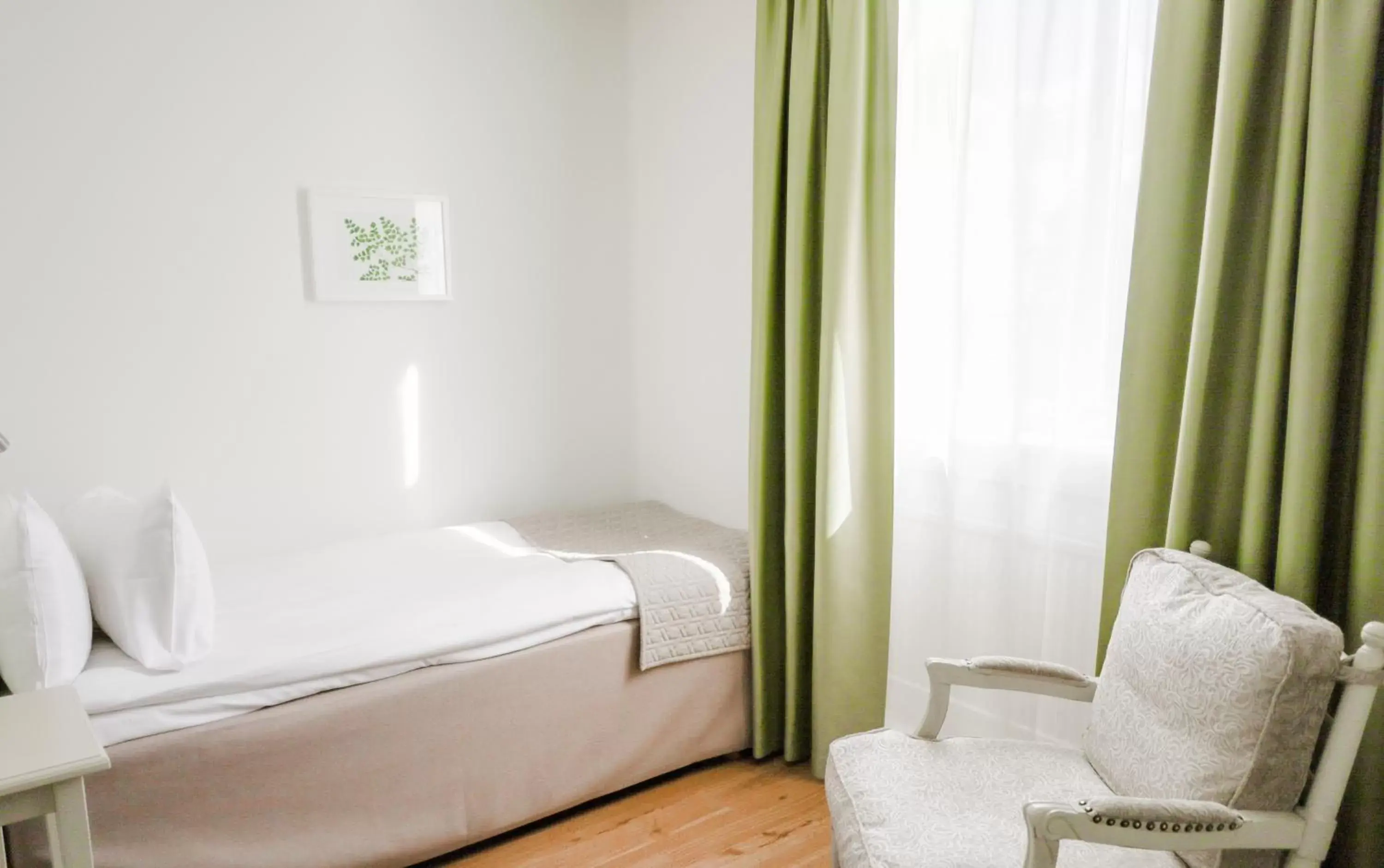 Bedroom, Bed in Blommenhof Hotel