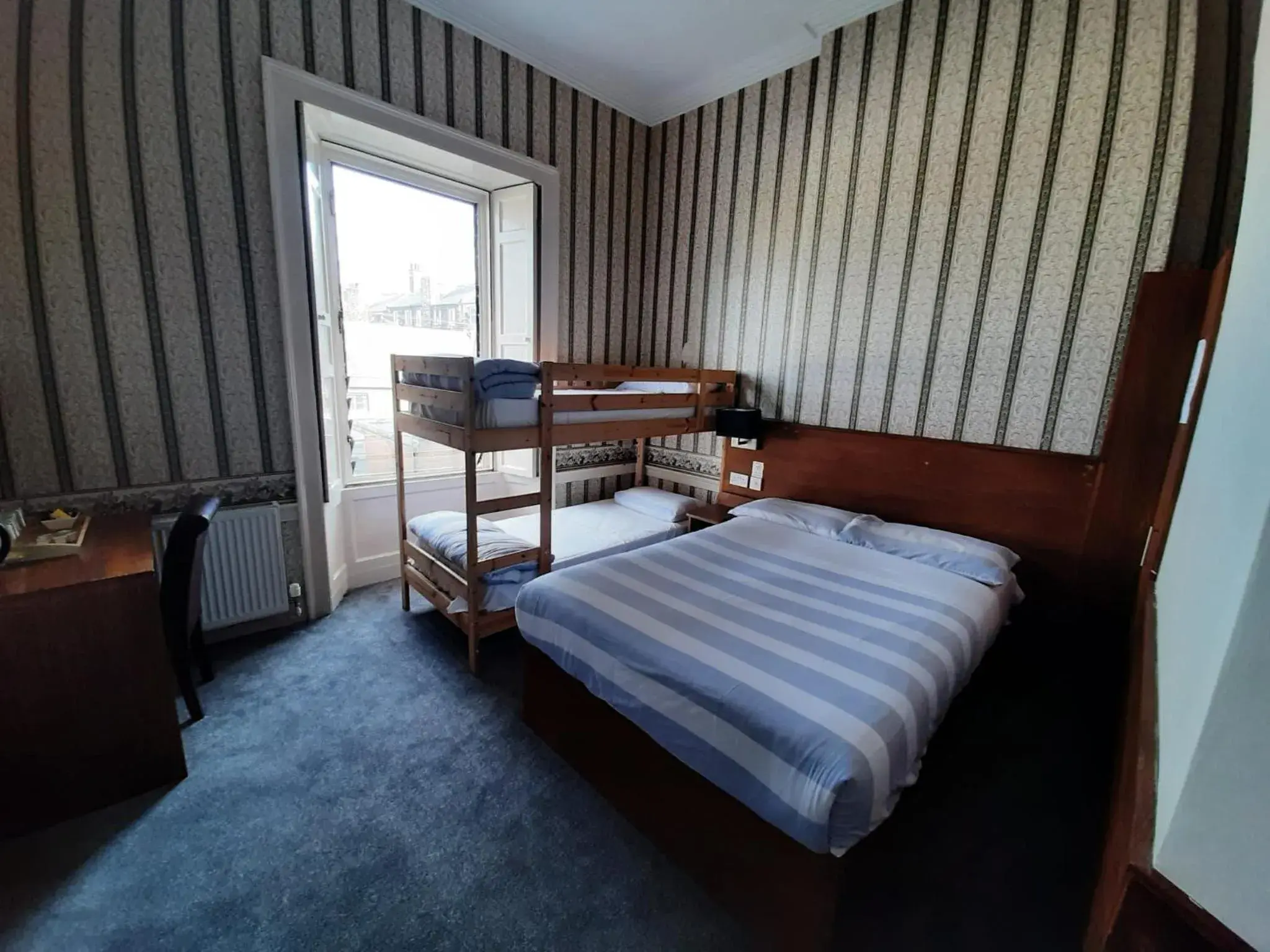 Bunk Bed in Adelphi Hotel