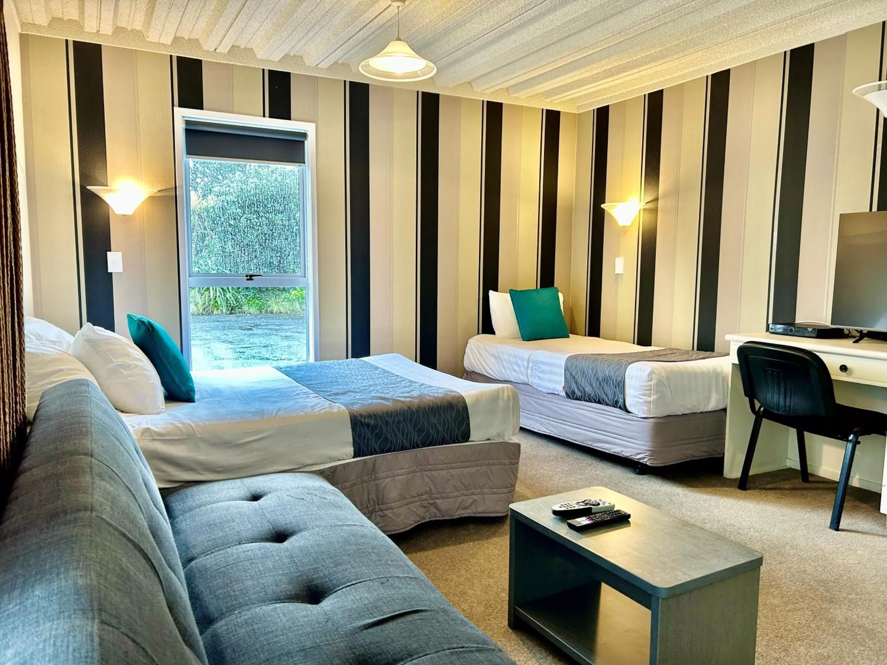 Bed in Parkside Motel and Apartments