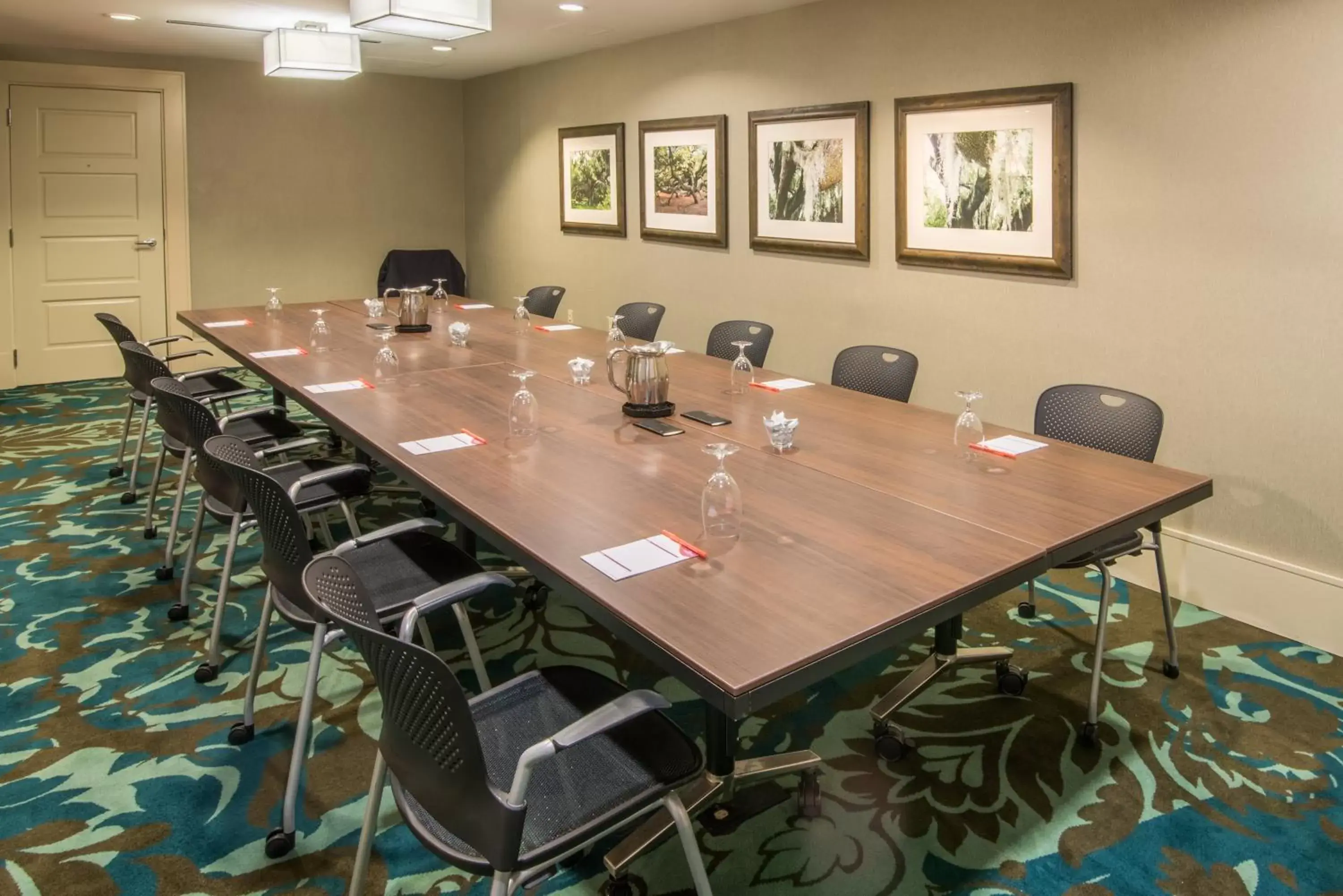 Meeting/conference room in Crowne Plaza Charleston, an IHG Hotel