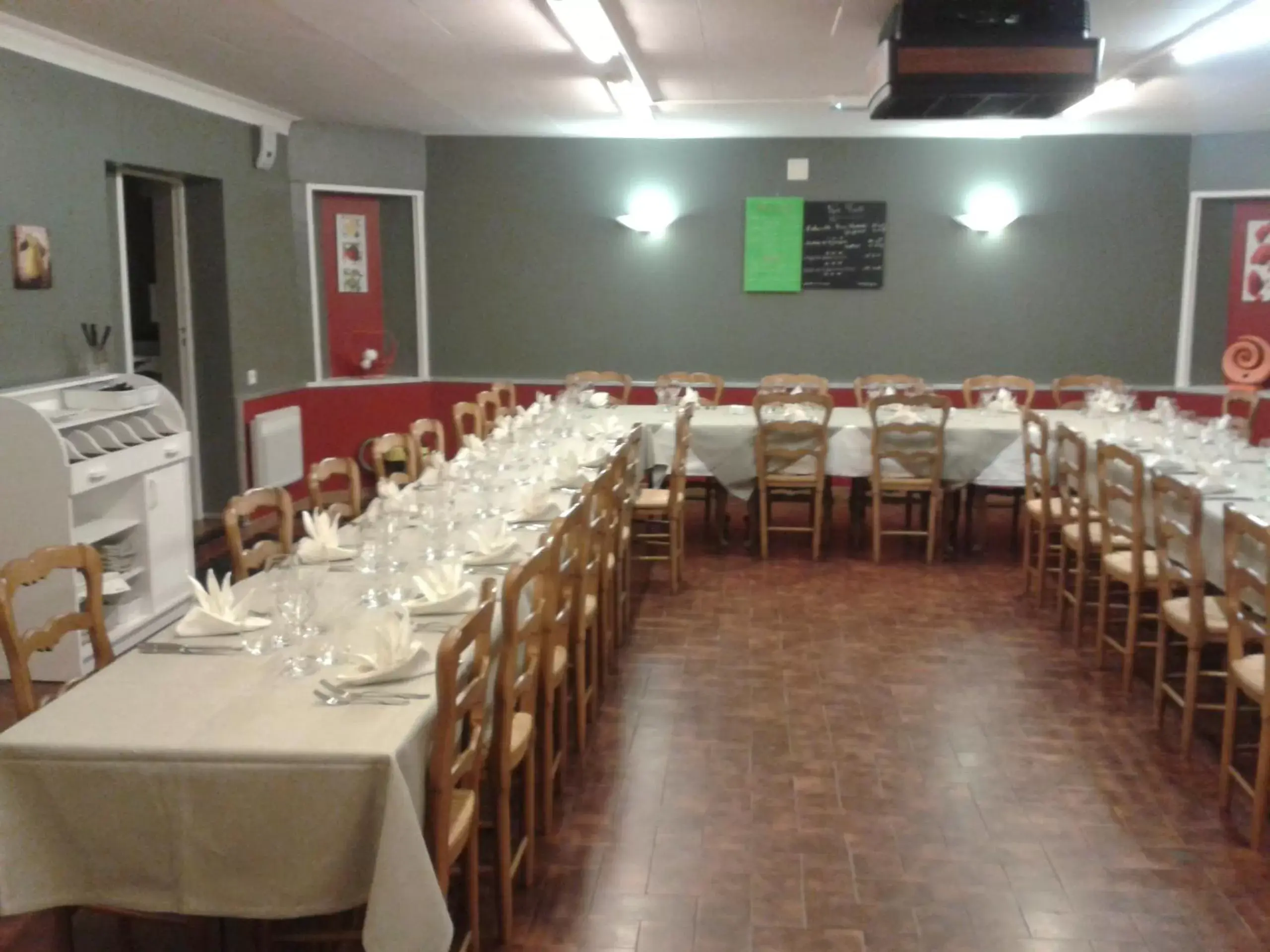 Guests, Banquet Facilities in L'as Gourmand