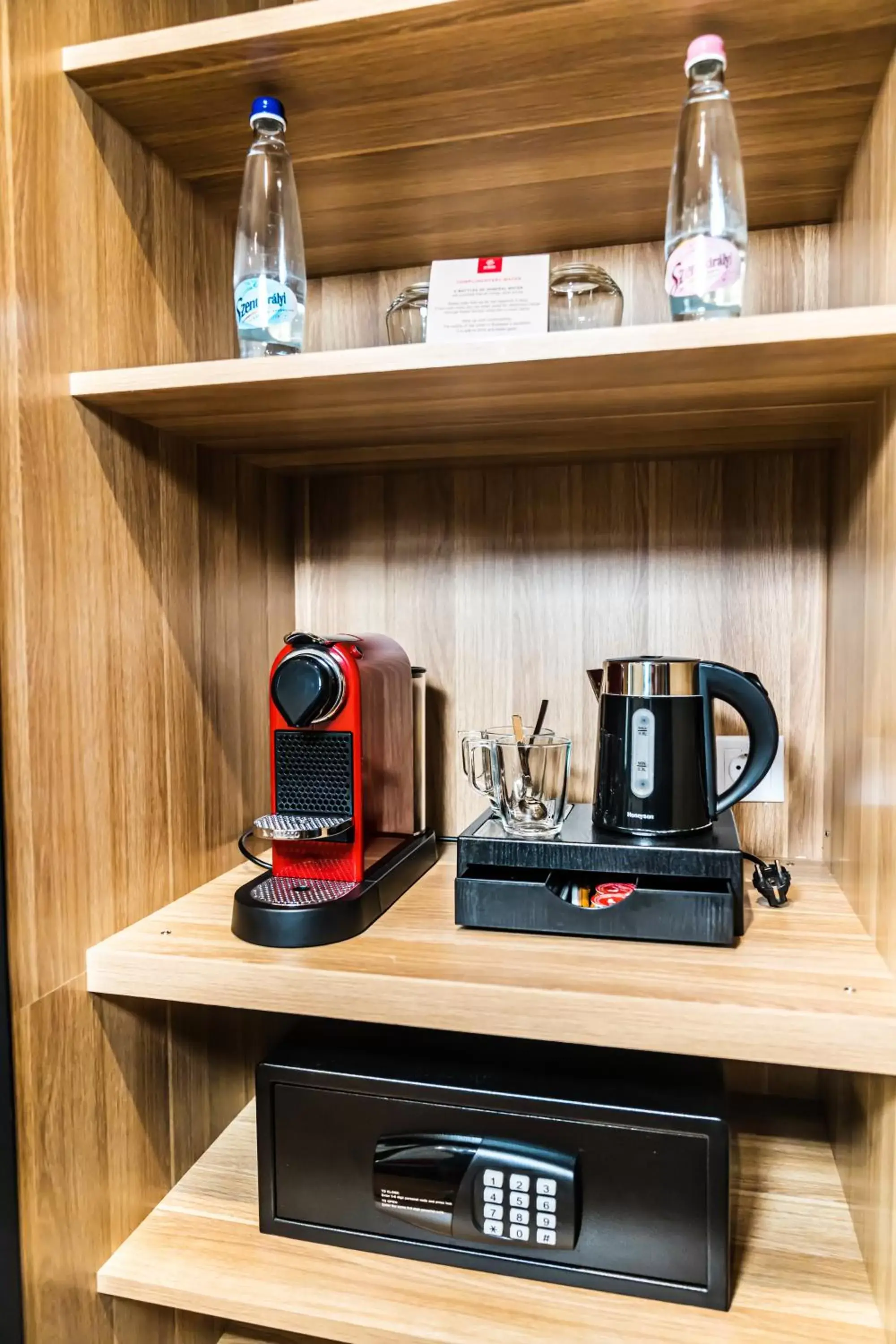 Coffee/tea facilities in Up Hotel Budapest