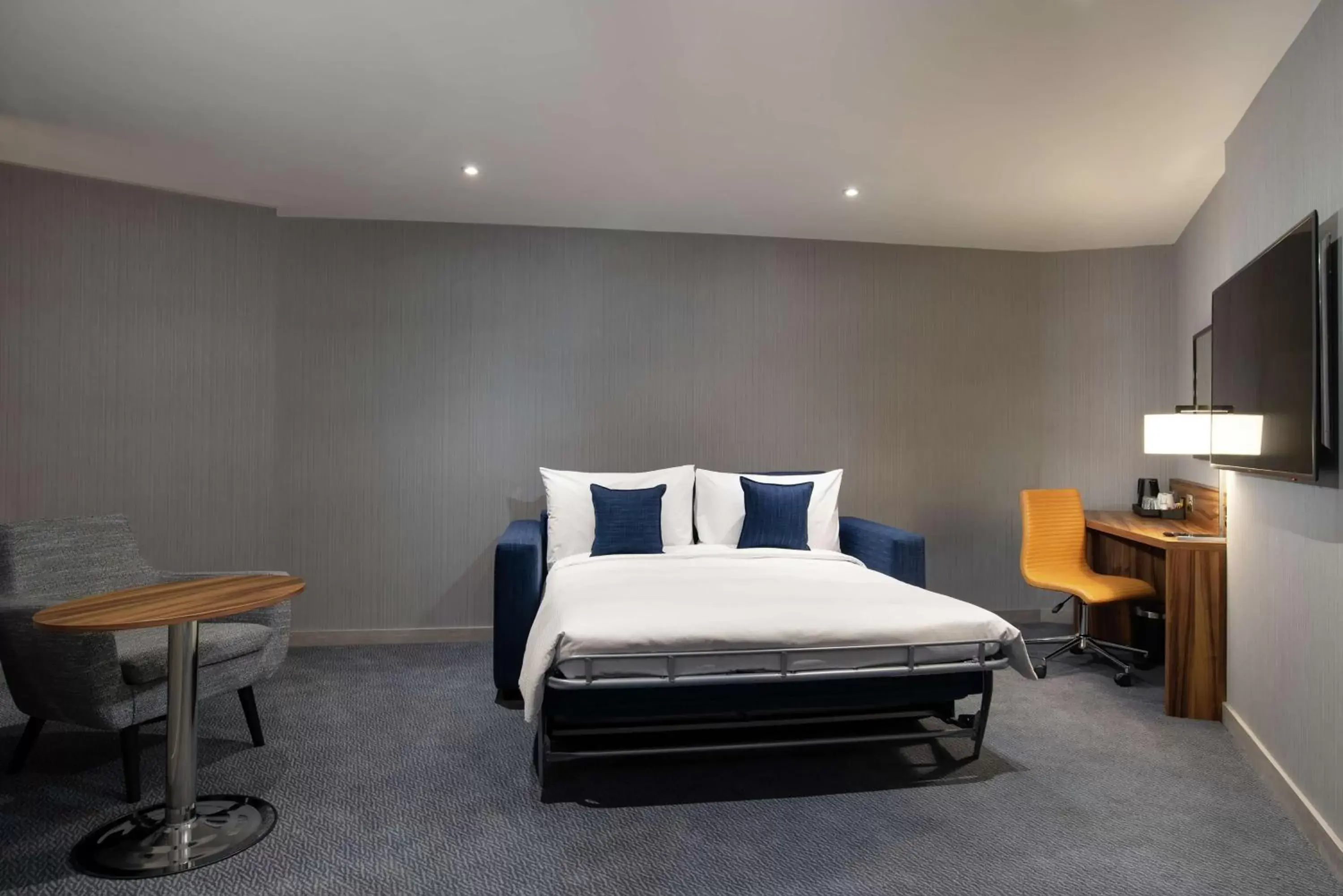 Bedroom, Bed in Hilton Garden Inn London Heathrow Terminal 2 and 3