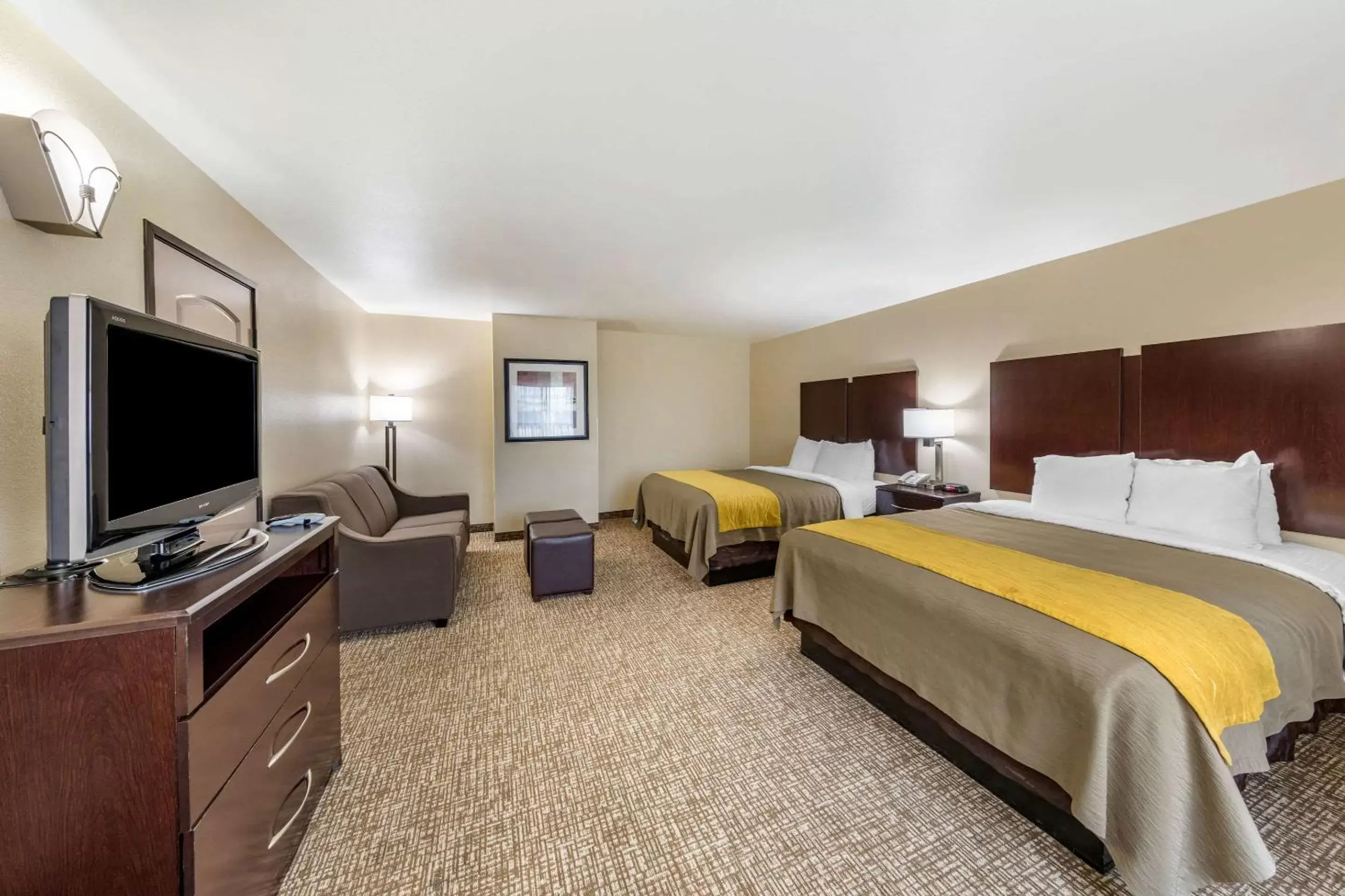 Photo of the whole room, TV/Entertainment Center in Comfort Inn and Suites Colton/San Bernardino