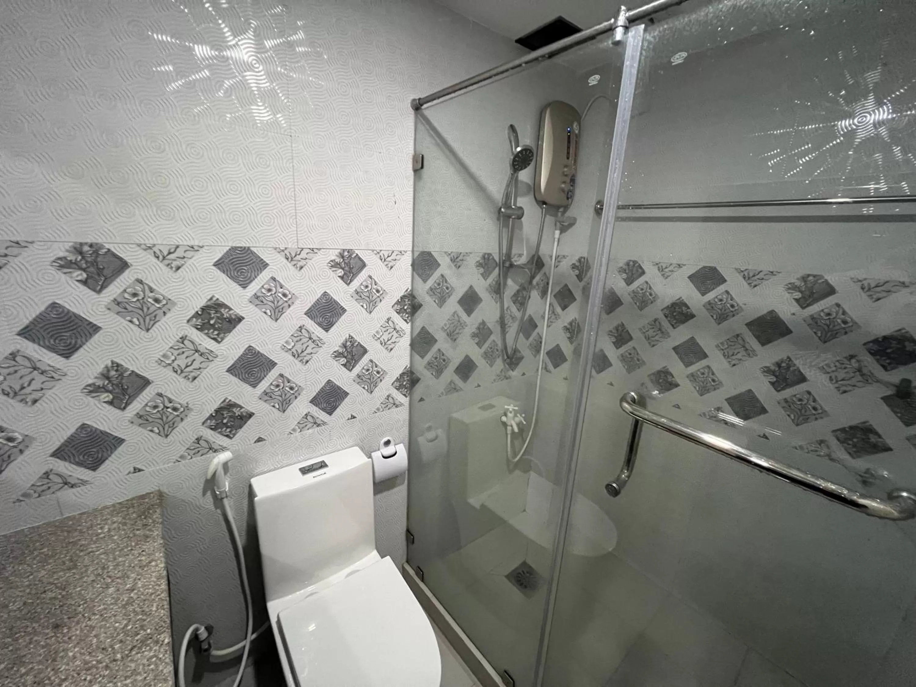 Shower in Ging-Ging Hotel And Resort