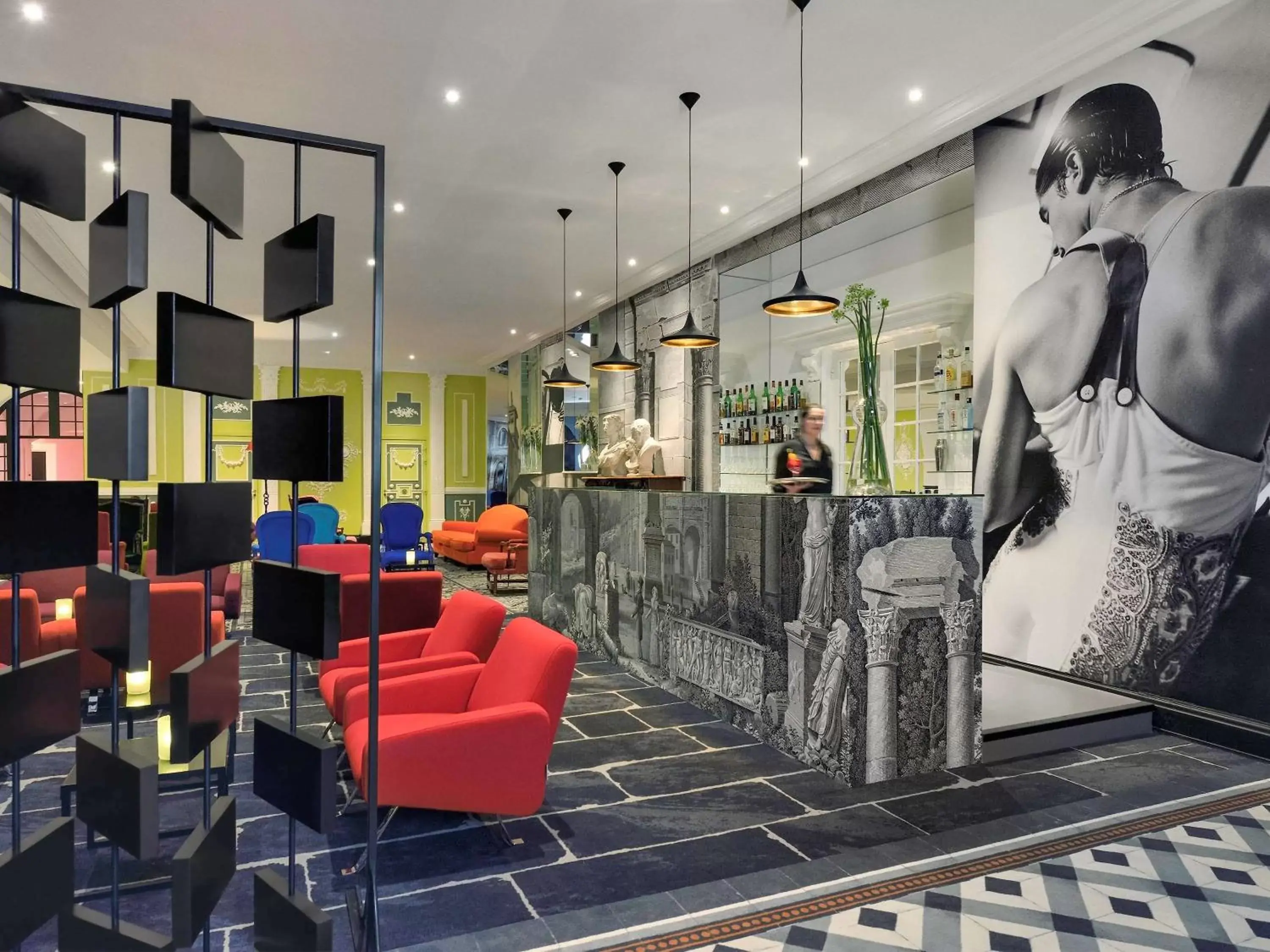 Lounge or bar, Lobby/Reception in Hôtel & Spa Jules César Arles - MGallery Hotel Collection