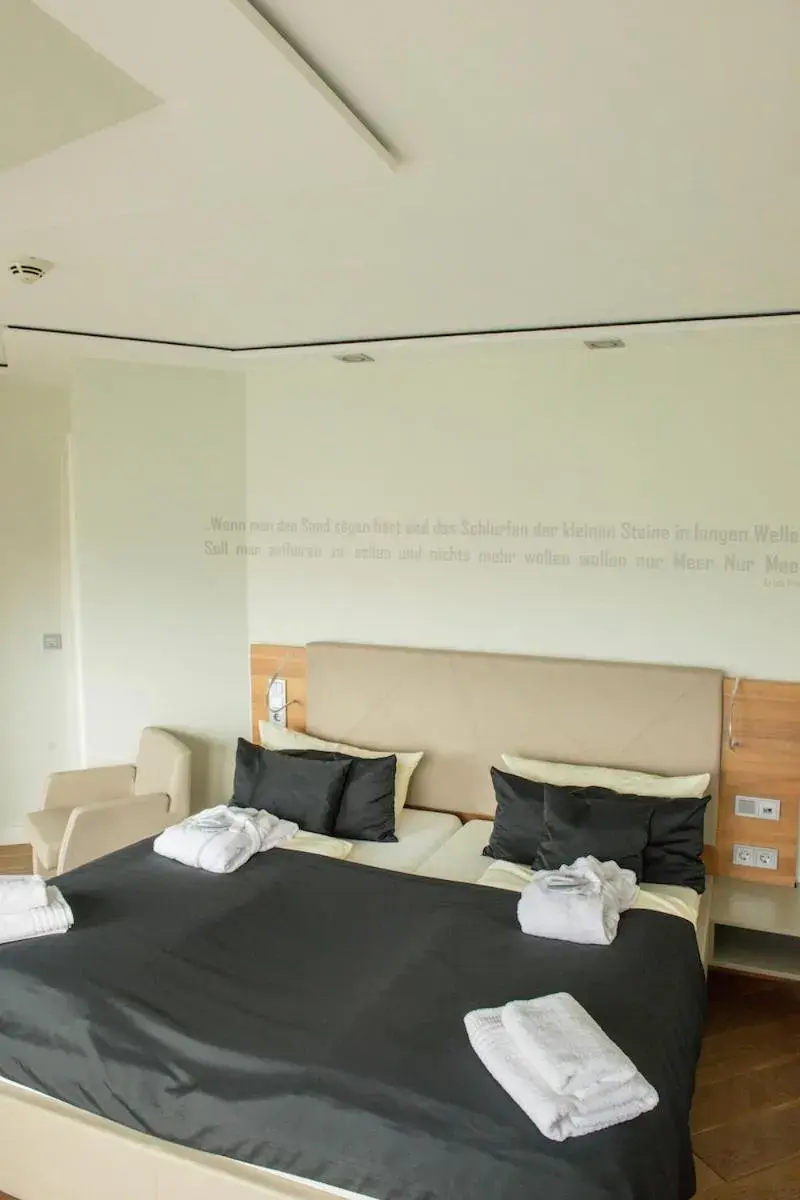 Photo of the whole room, Bed in Logierhus Langeoog