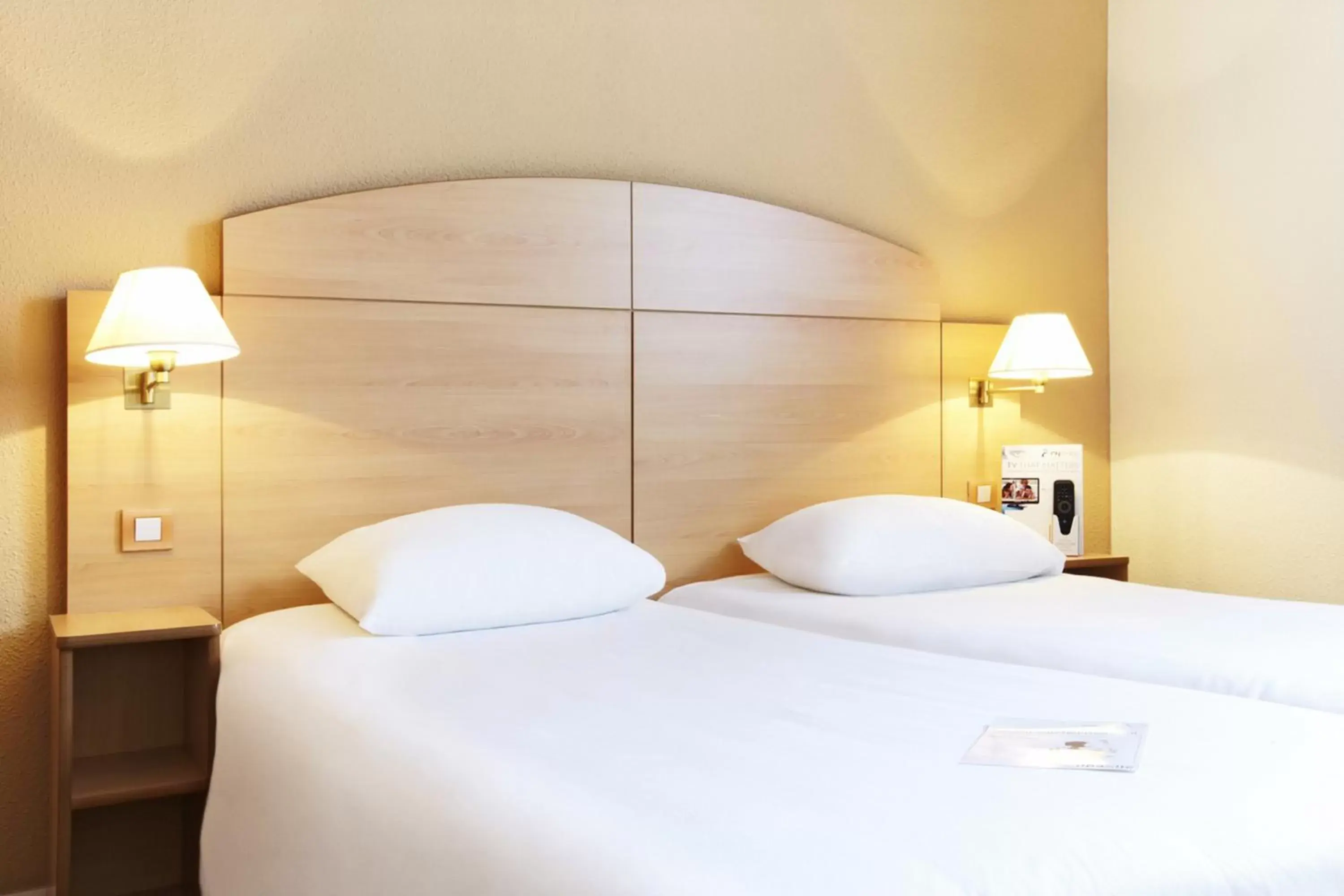 Bed in Campanile Hotel & Restaurant Brussels Vilvoorde