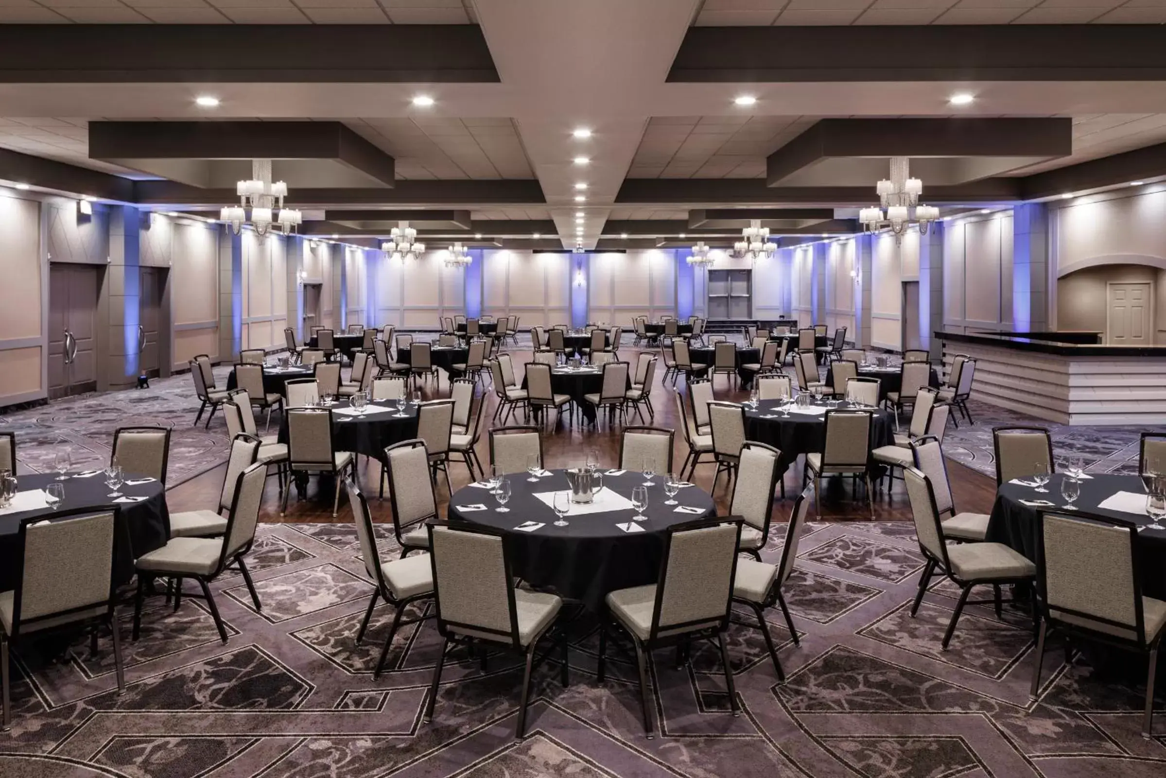 Banquet/Function facilities, Restaurant/Places to Eat in Pomeroy Hotel & Conference Centre