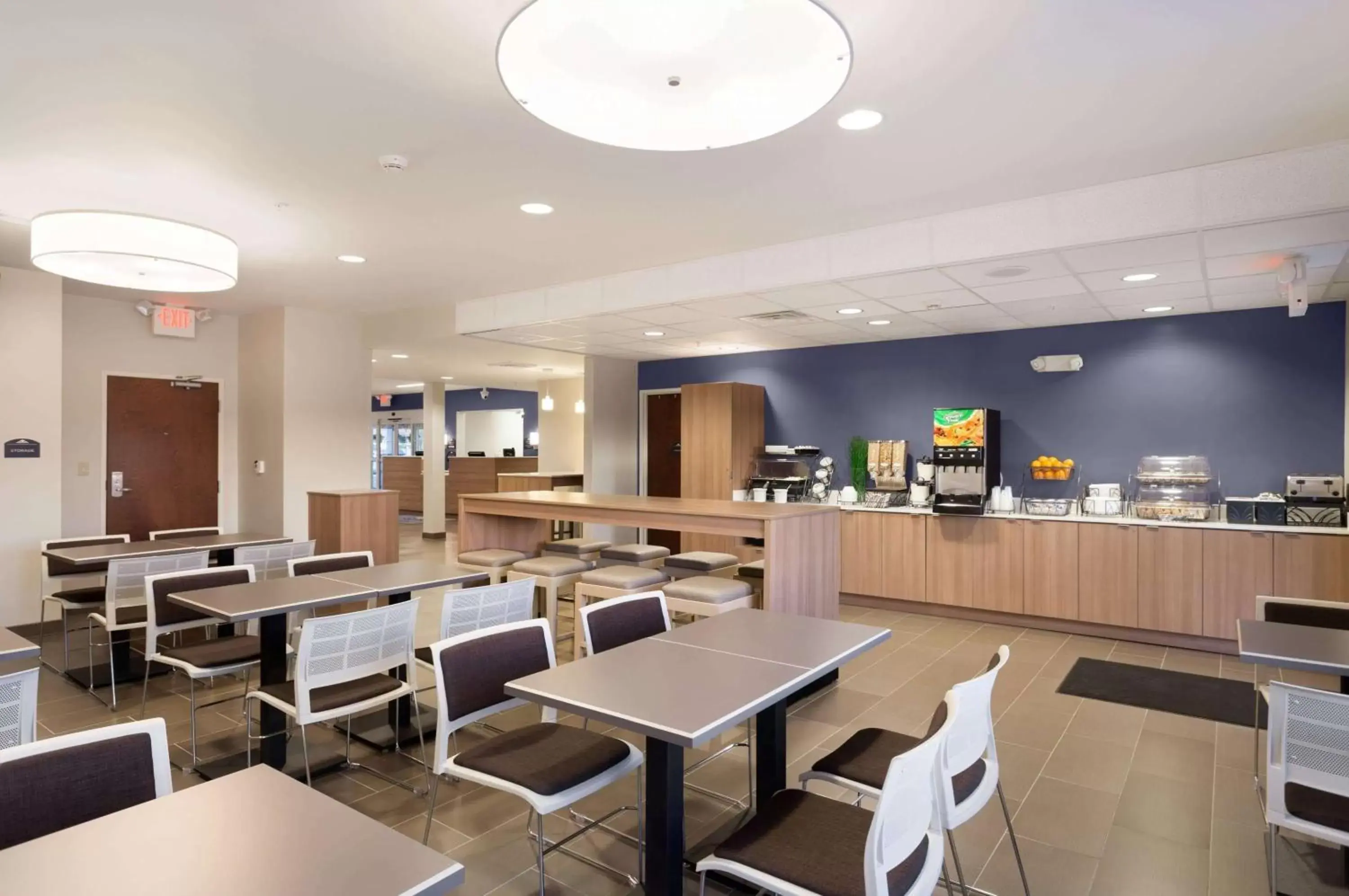 Restaurant/places to eat in Microtel Inn & Suites by Wyndham Aurora Restaurant/places to eat in Microtel Inn & Suites by Wyndham Aurora