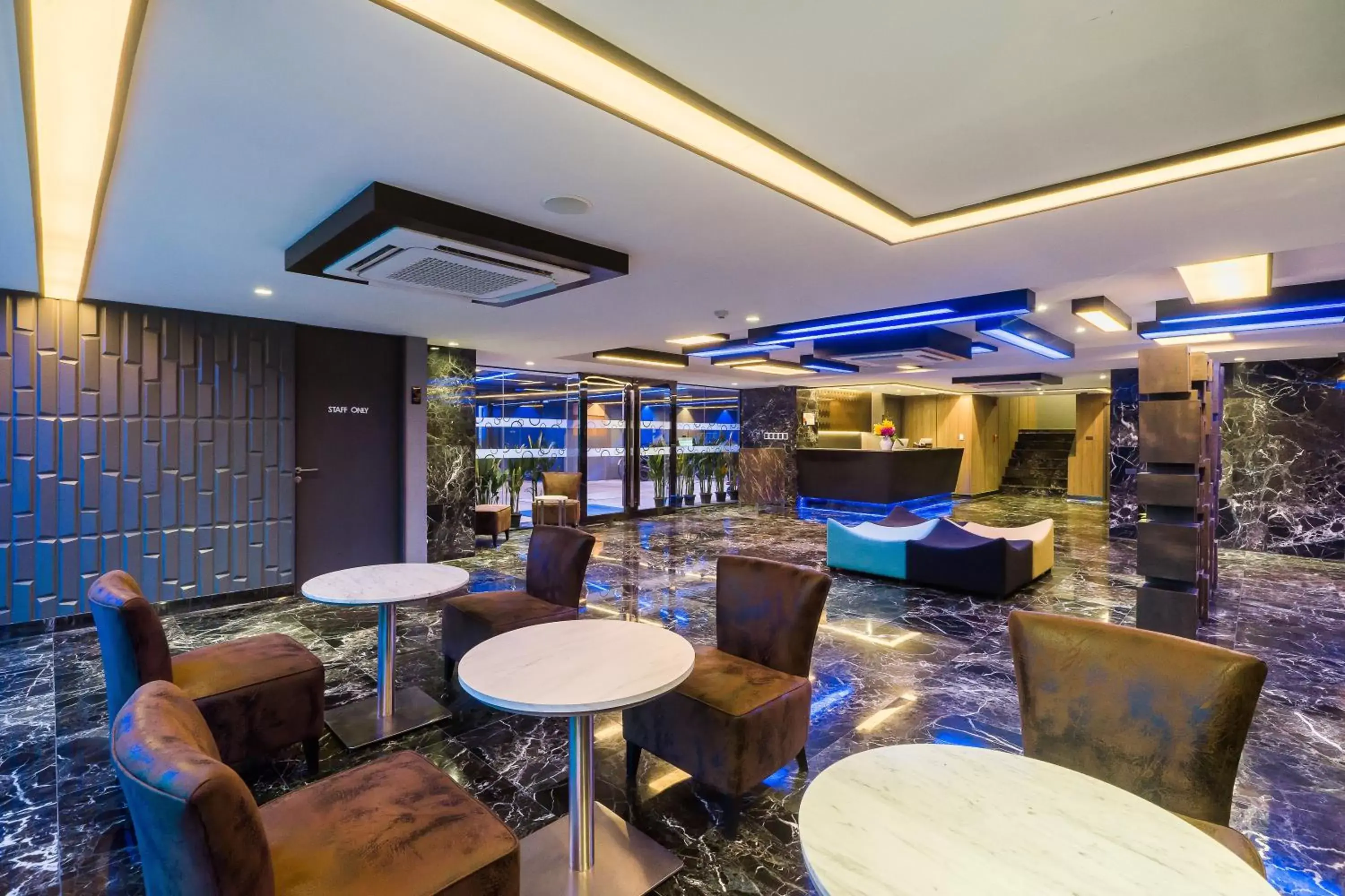 Lobby or reception, Lounge/Bar in Citrus Suites Sukhumvit 6 by Compass Hospitality