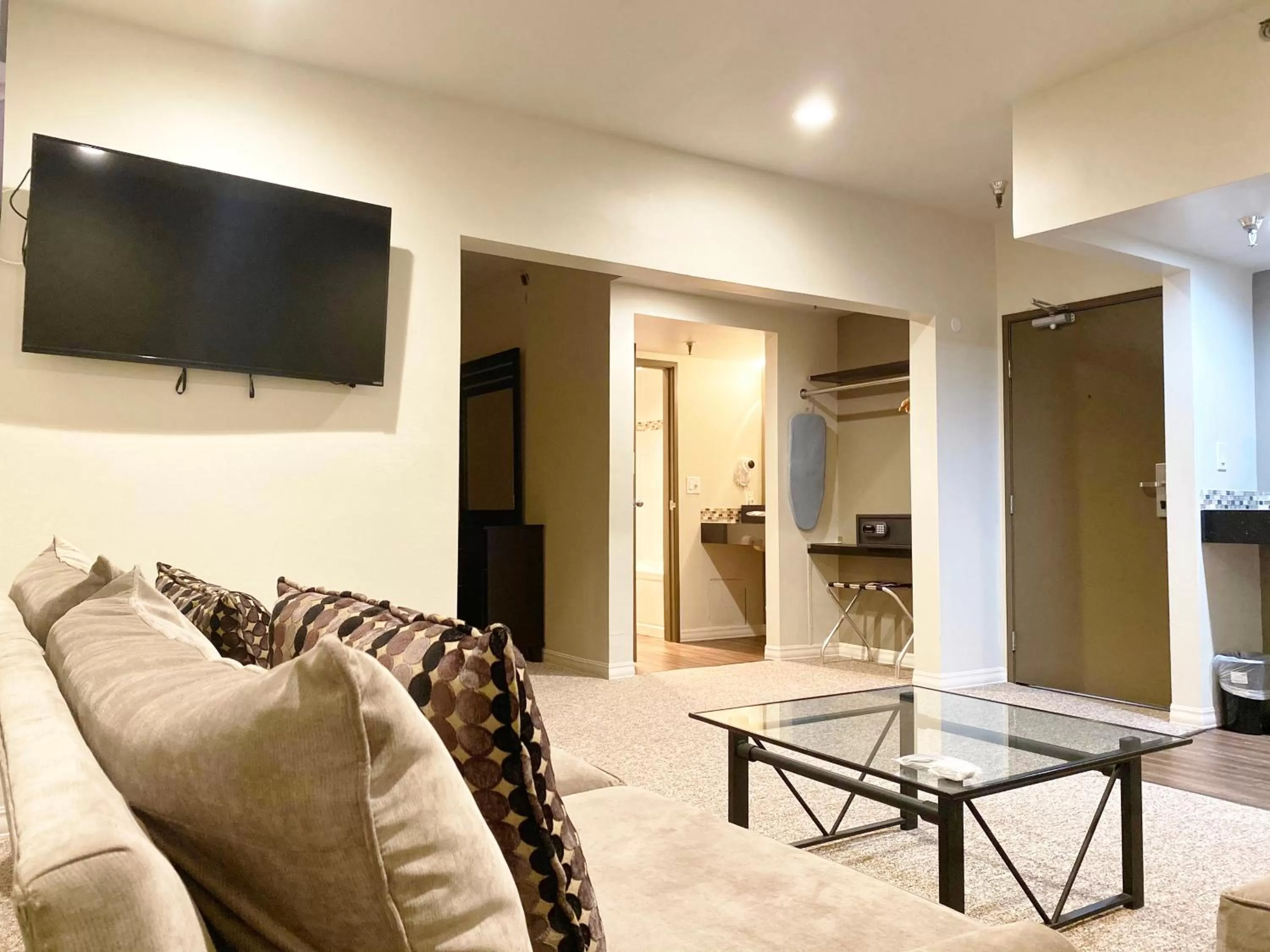 Living room in Redac Gateway Hotel Torrance