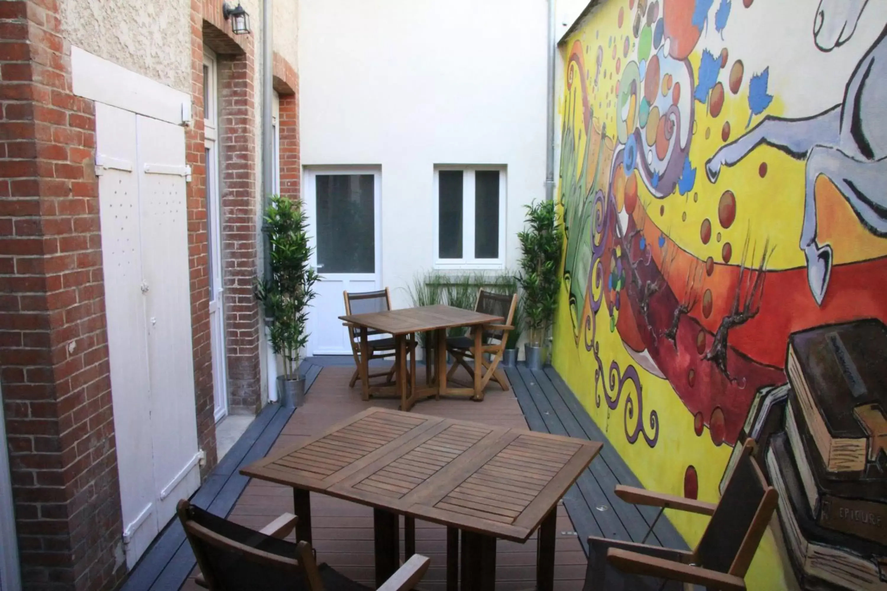 Balcony/Terrace, Restaurant/Places to Eat in Chambre D'hôtes Les Epicuriens