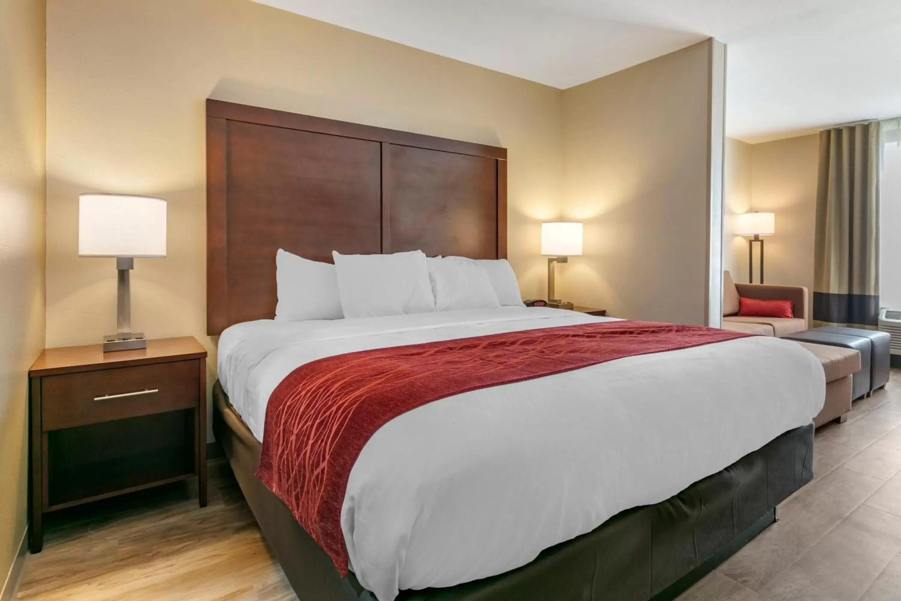 King Suite - Non-Smoking in Comfort Inn and Suites Van Buren - Fort Smith