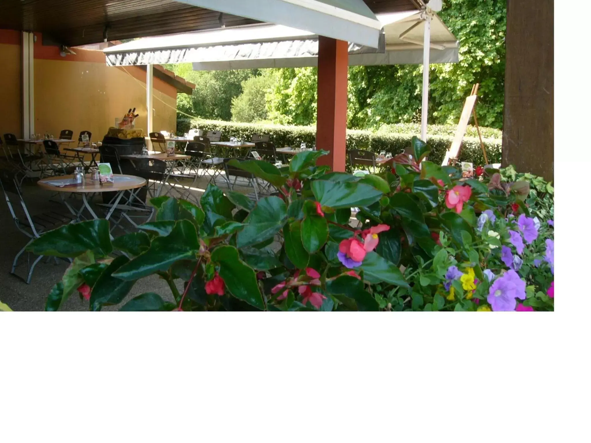 Patio, Restaurant/Places to Eat in Campanile Dax - Saint-Paul-Les-Dax