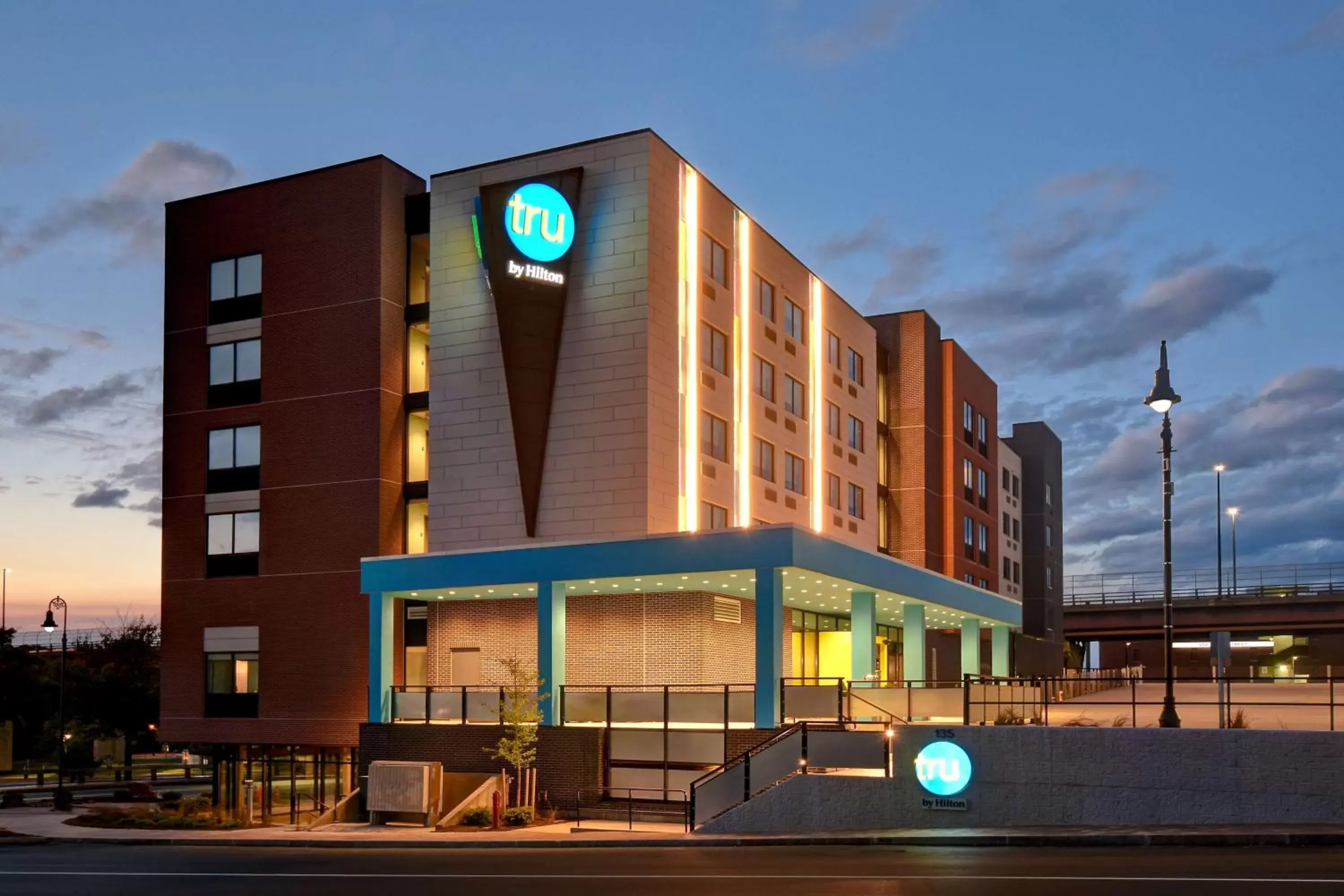 Property building in Tru By Hilton Manchester Downtown Property building in Tru By Hilton Manchester Downtown