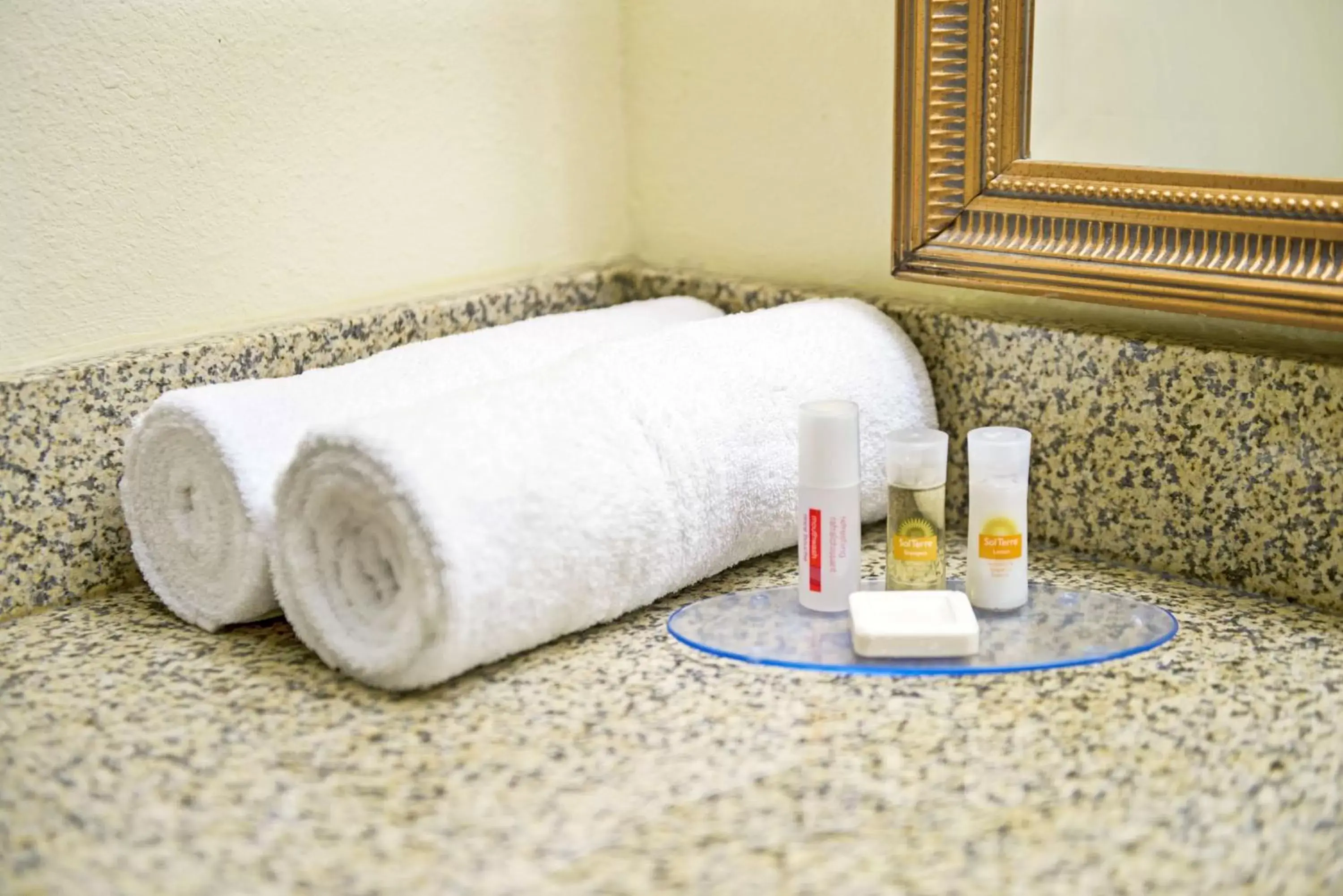 Standard King Room - Smoking in Days Inn by Wyndham Covington Standard King Room - Smoking in Days Inn by Wyndham Covington