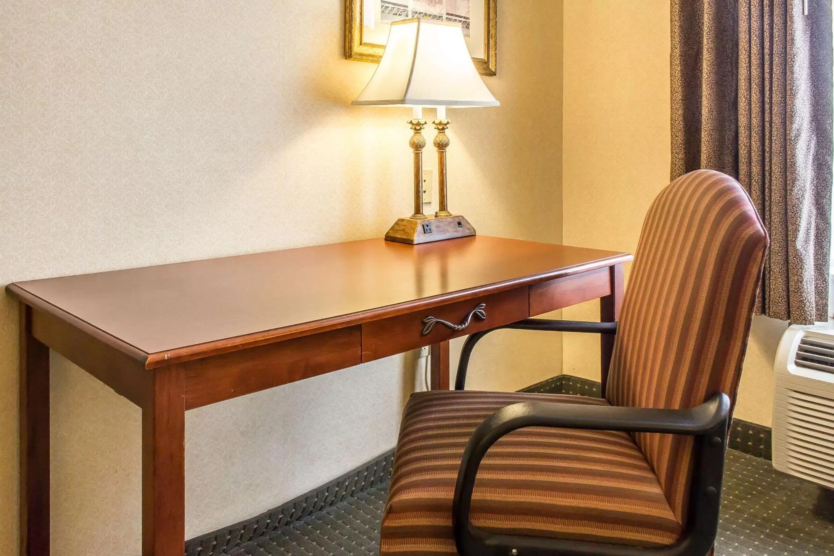 Photo of the whole room in Quality Inn Hackettstown - Long Valley