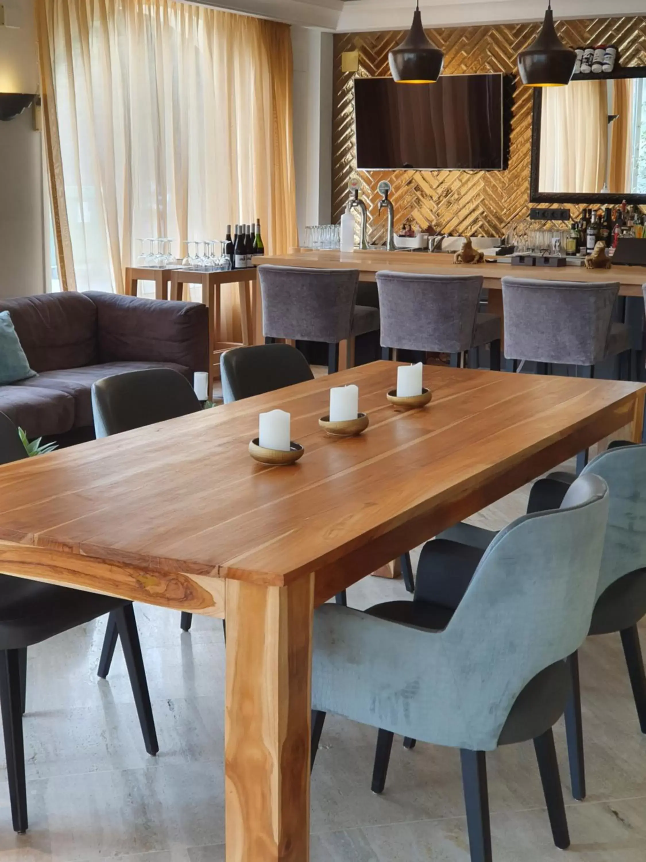 Lounge or bar, Restaurant/Places to Eat in Van der Valk Hotel Barcarola