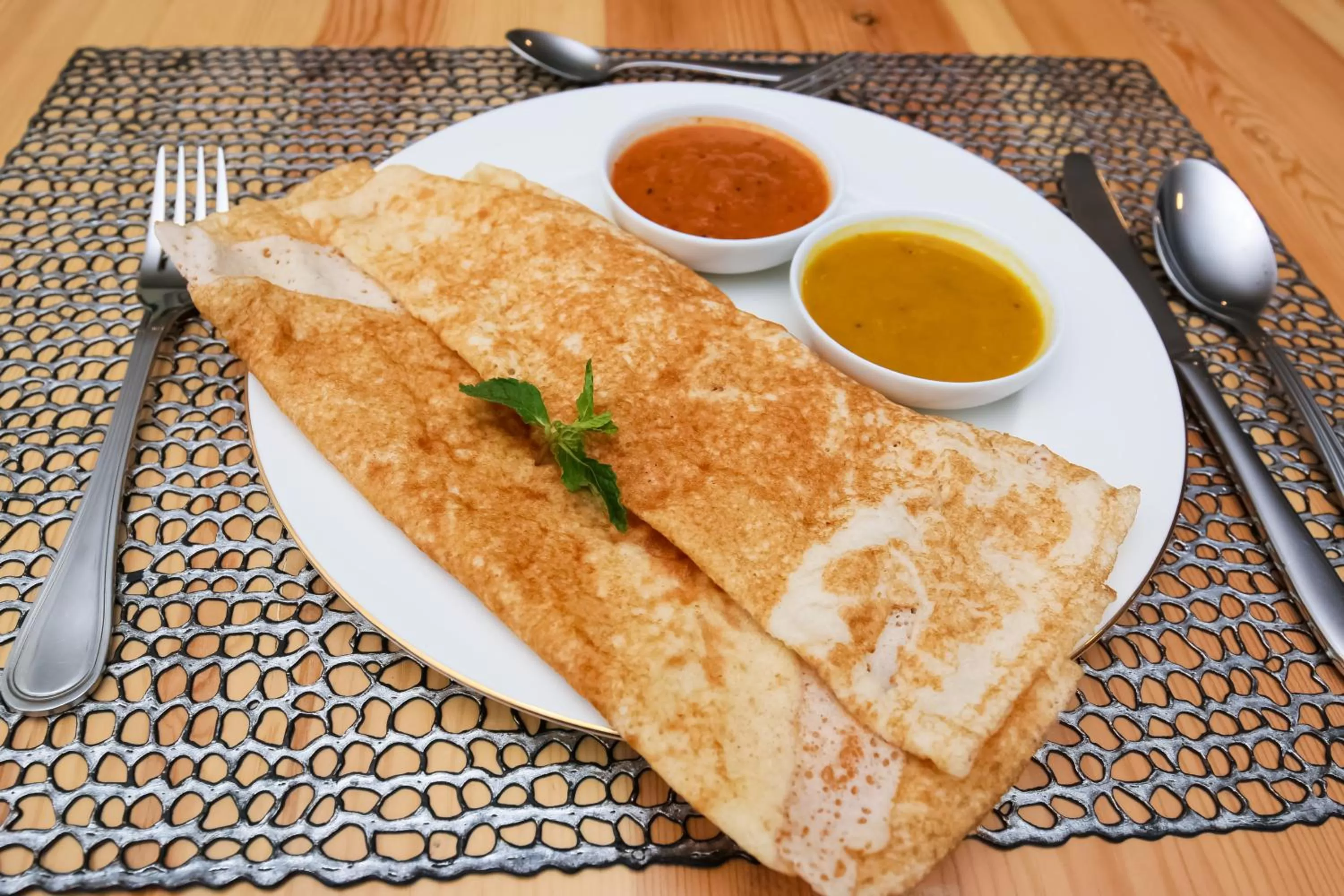 Restaurant/places to eat in Man Mountain Villa