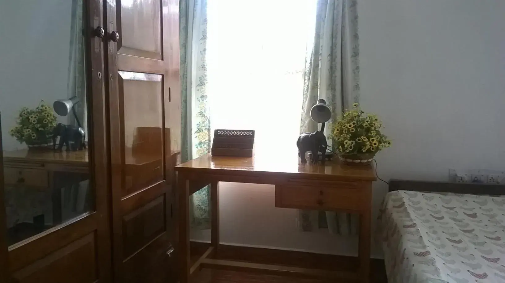 Seating area, TV/Entertainment Center in Fenn Hall