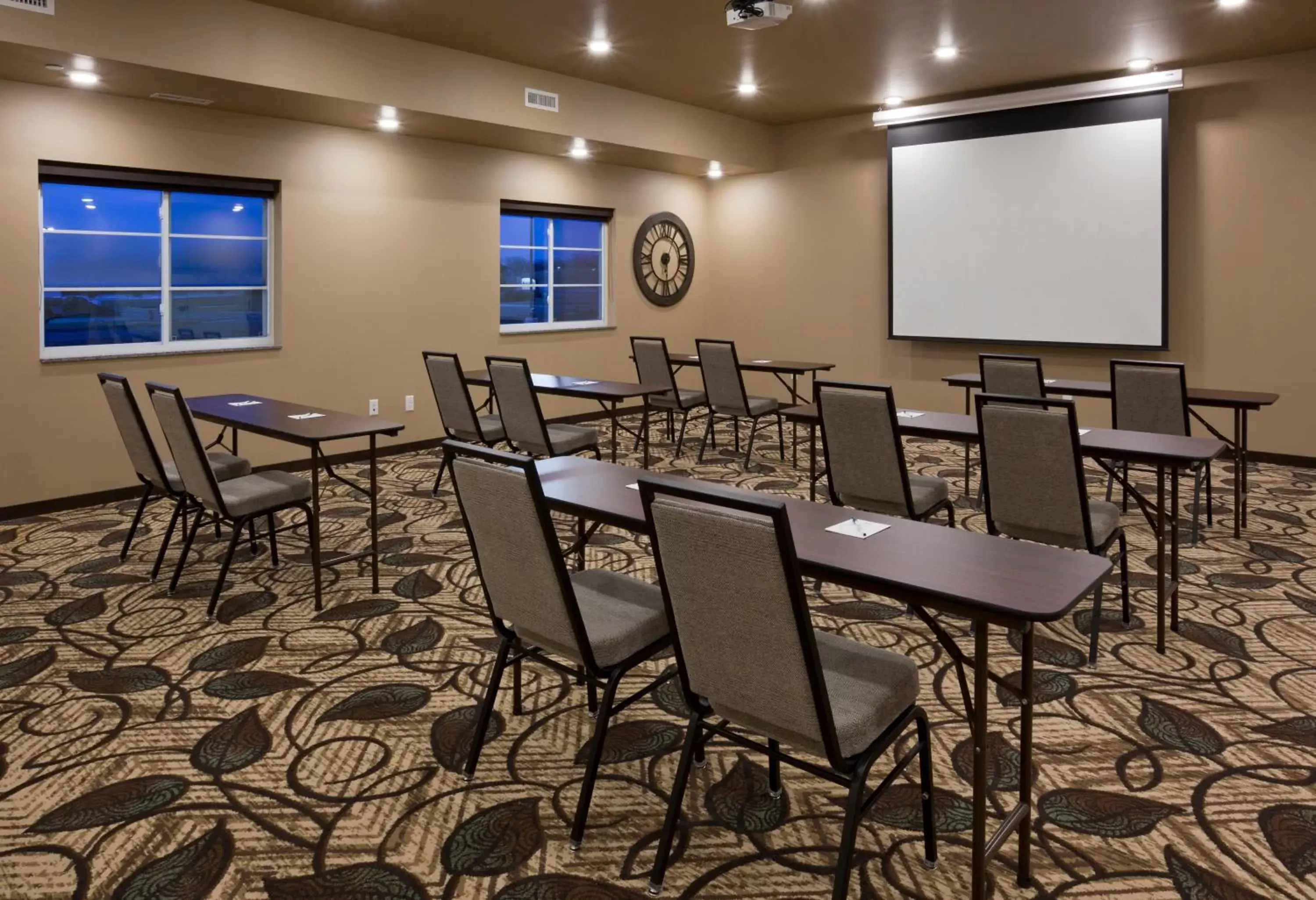 Meeting/conference room in GrandStay Hotel & Suites Valley City