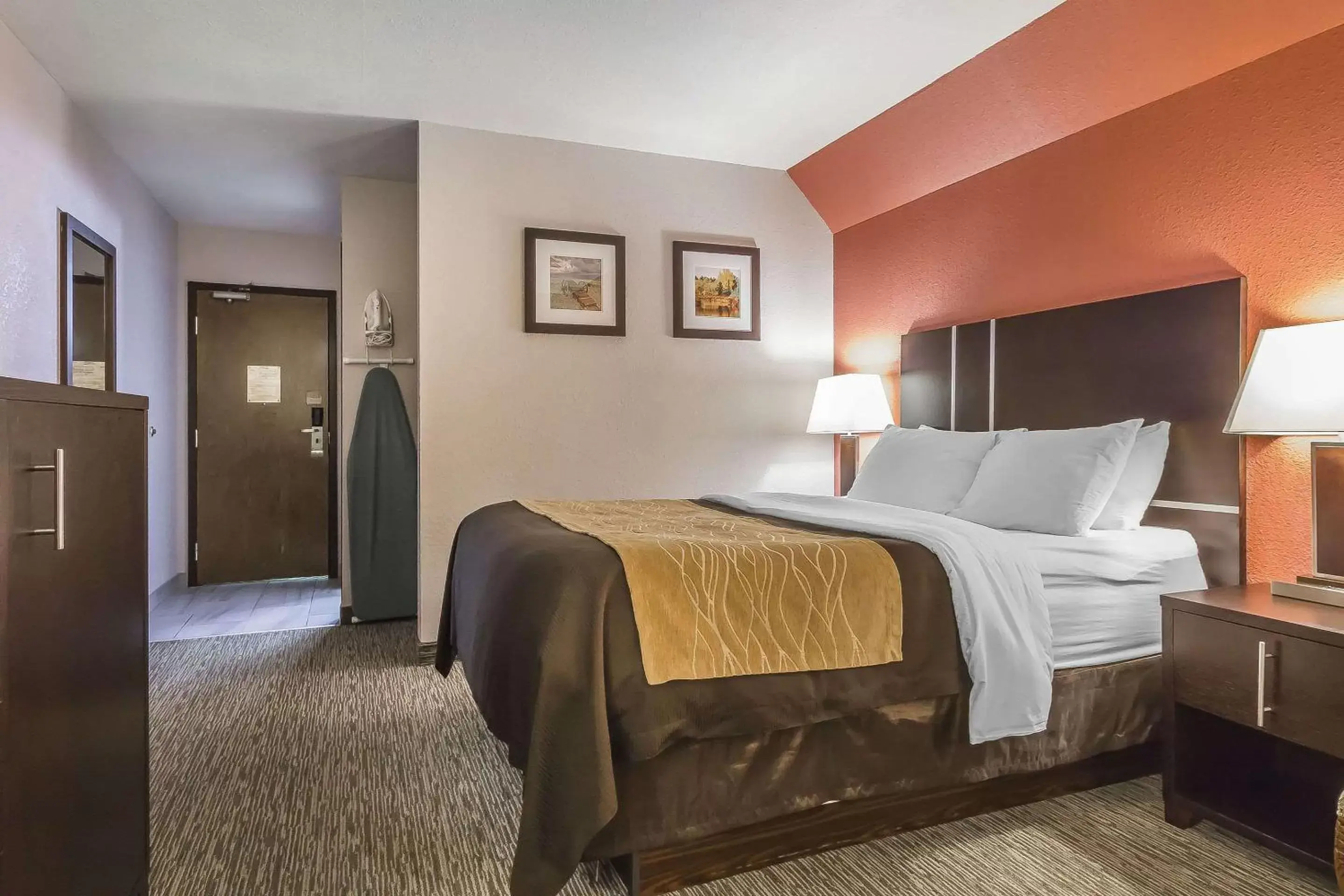 Photo of the whole room, Bed in Comfort Inn & Suites Yorkton