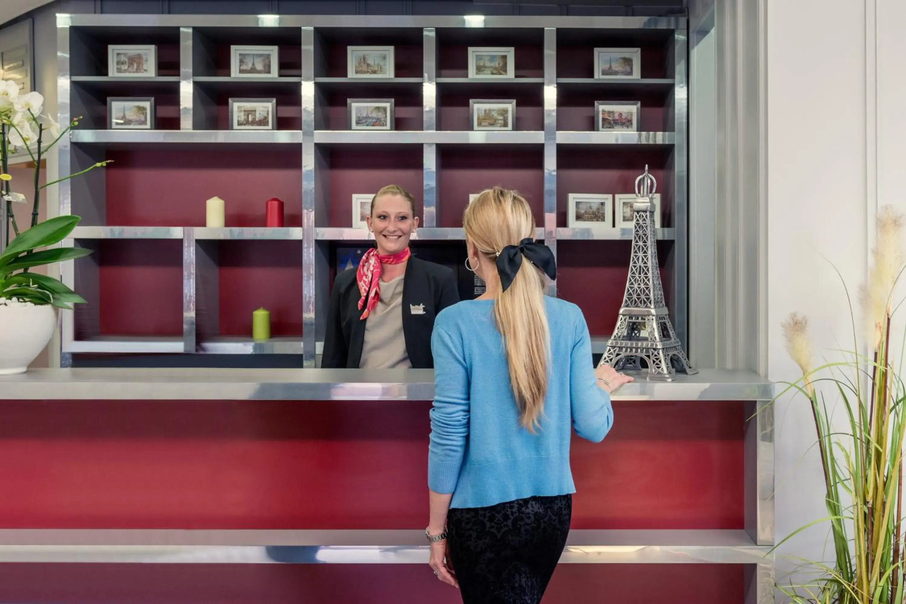 Lobby or reception in Mercure Cergy Pontoise Centre