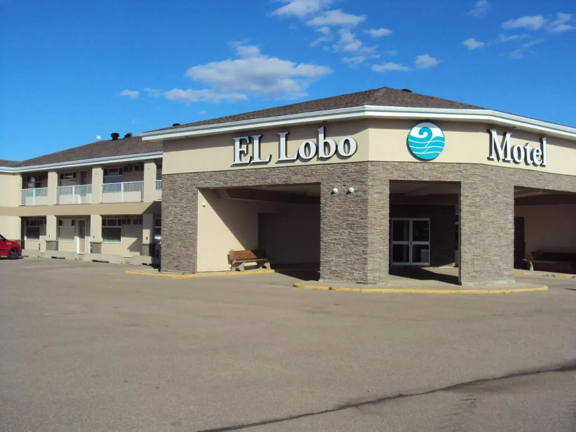 Property Building in El Lobo Motel