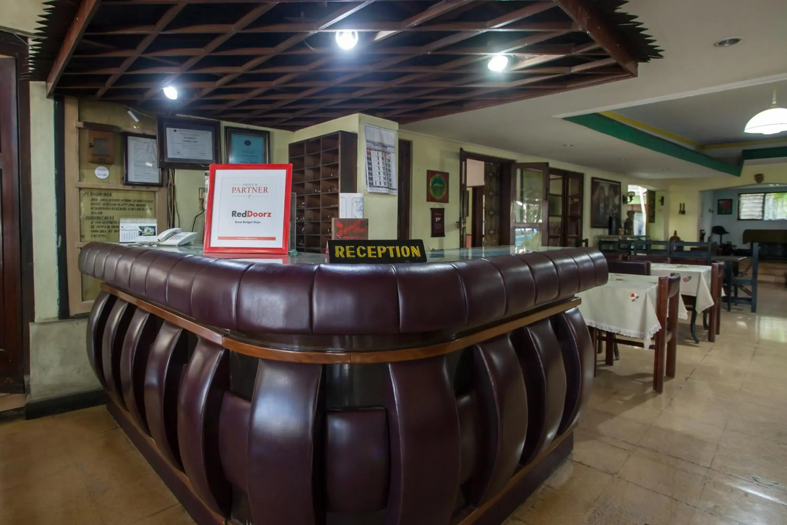 Lobby or reception, Lounge/Bar in RedDoorz near Balai Kota Malang