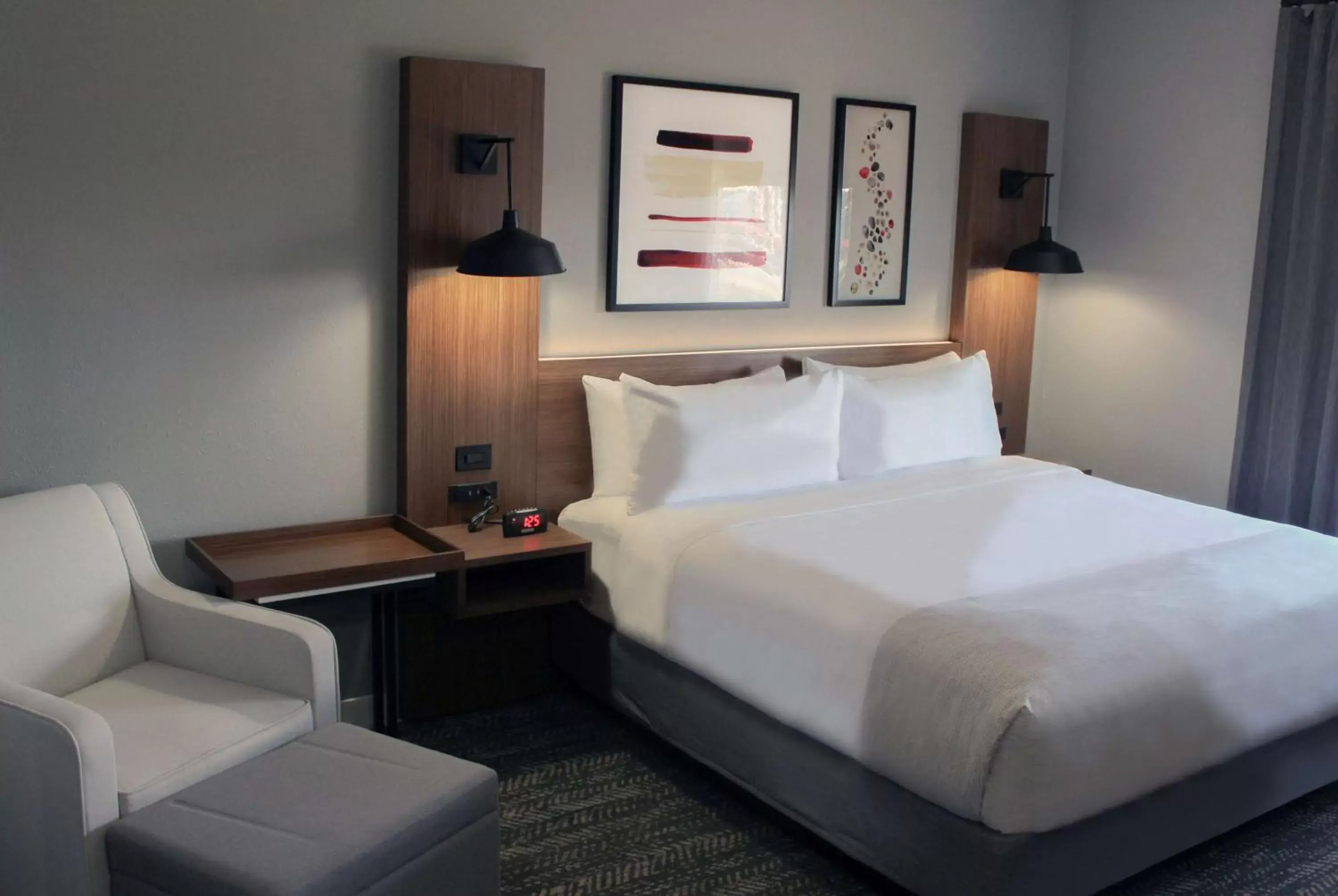 Photo of the whole room, Bed in Hawthorn Suites by Wyndham Oklahoma City Airport Fairground