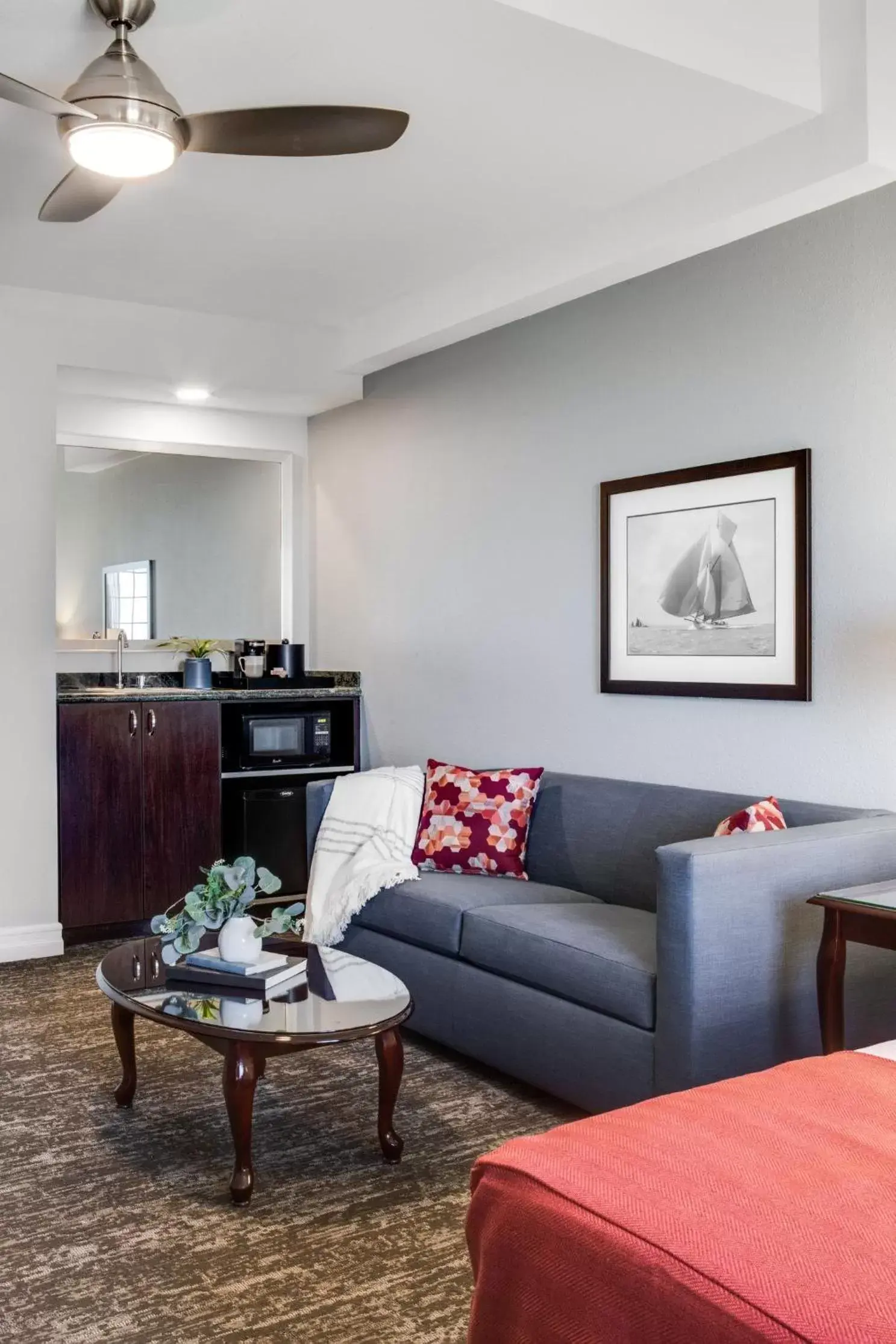 Coffee/tea facilities, Seating Area in Ayres Suites Mission Viejo