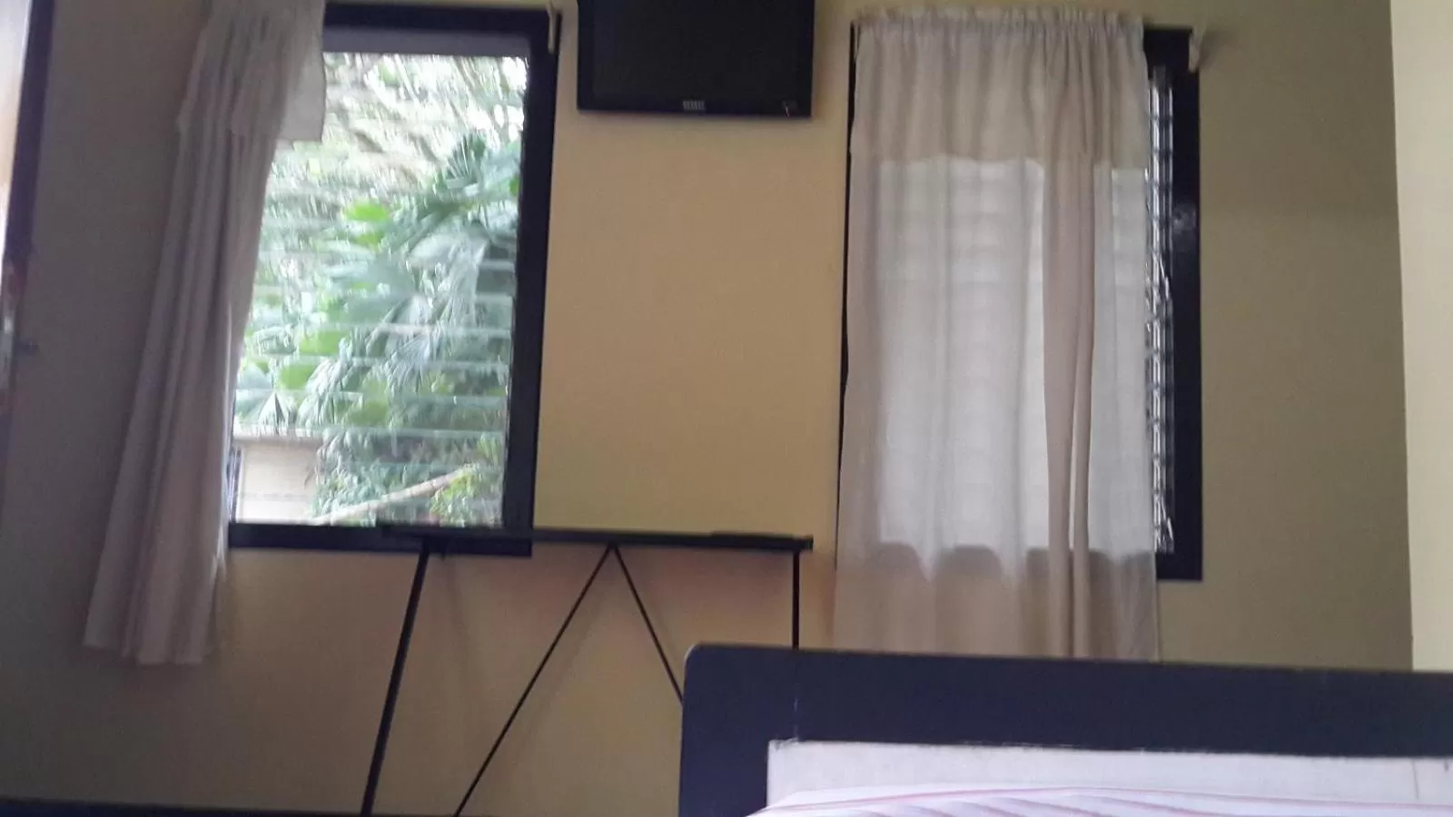 Photo of the whole room, TV/Entertainment Center in La Purruja Lodge