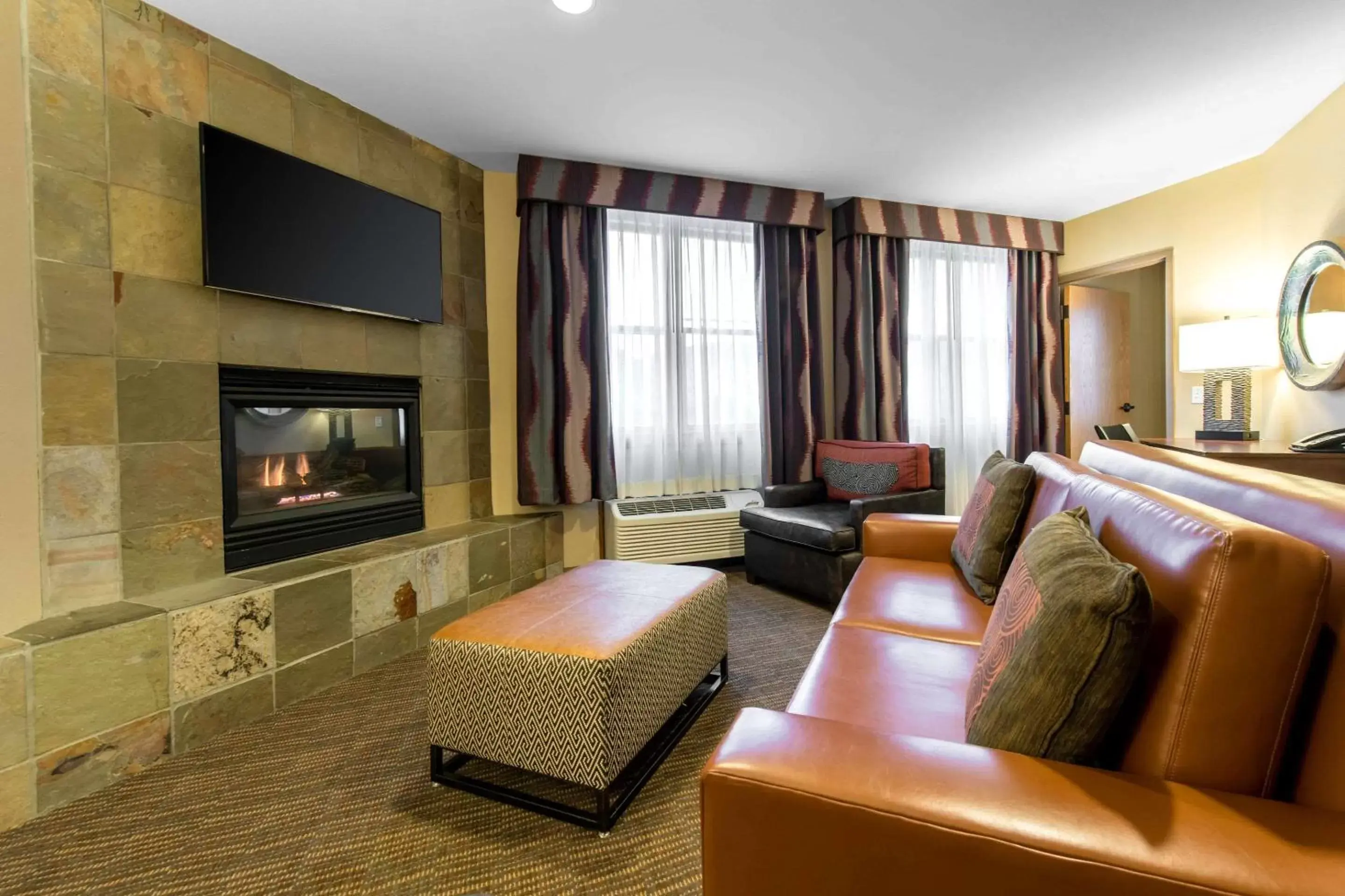 Photo of the whole room, Seating Area in The Golden Hotel, Ascend Hotel Collection