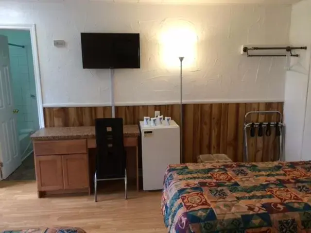 Bedroom, TV/Entertainment Center in Carleton Motel and Coffee Shop