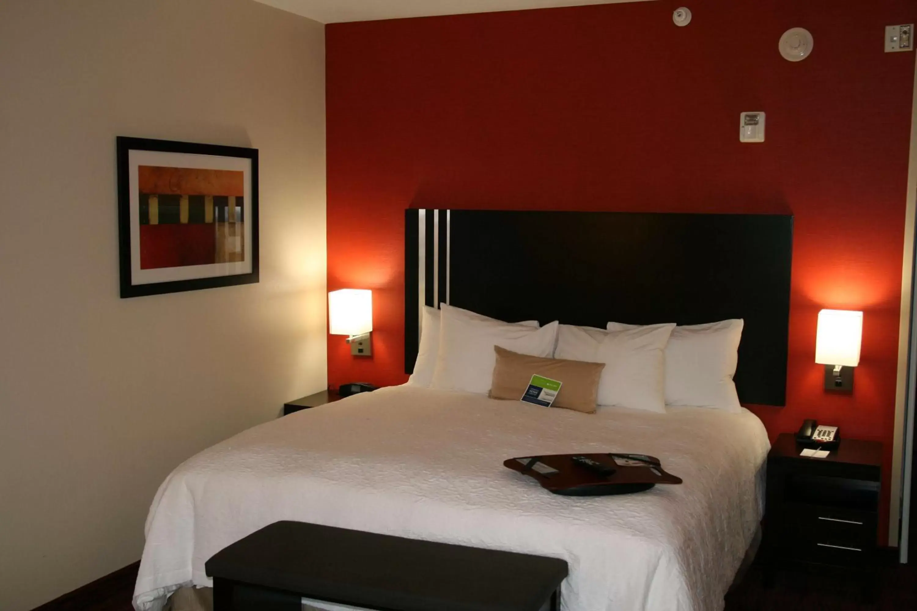 Bed in Hampton Inn & Suites Lebanon