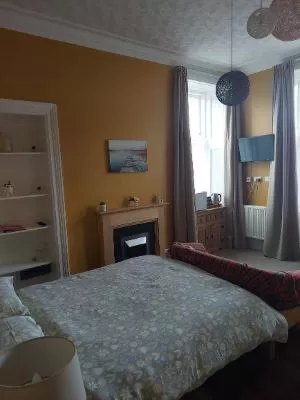 Photo of the whole room, Bed in Bank House