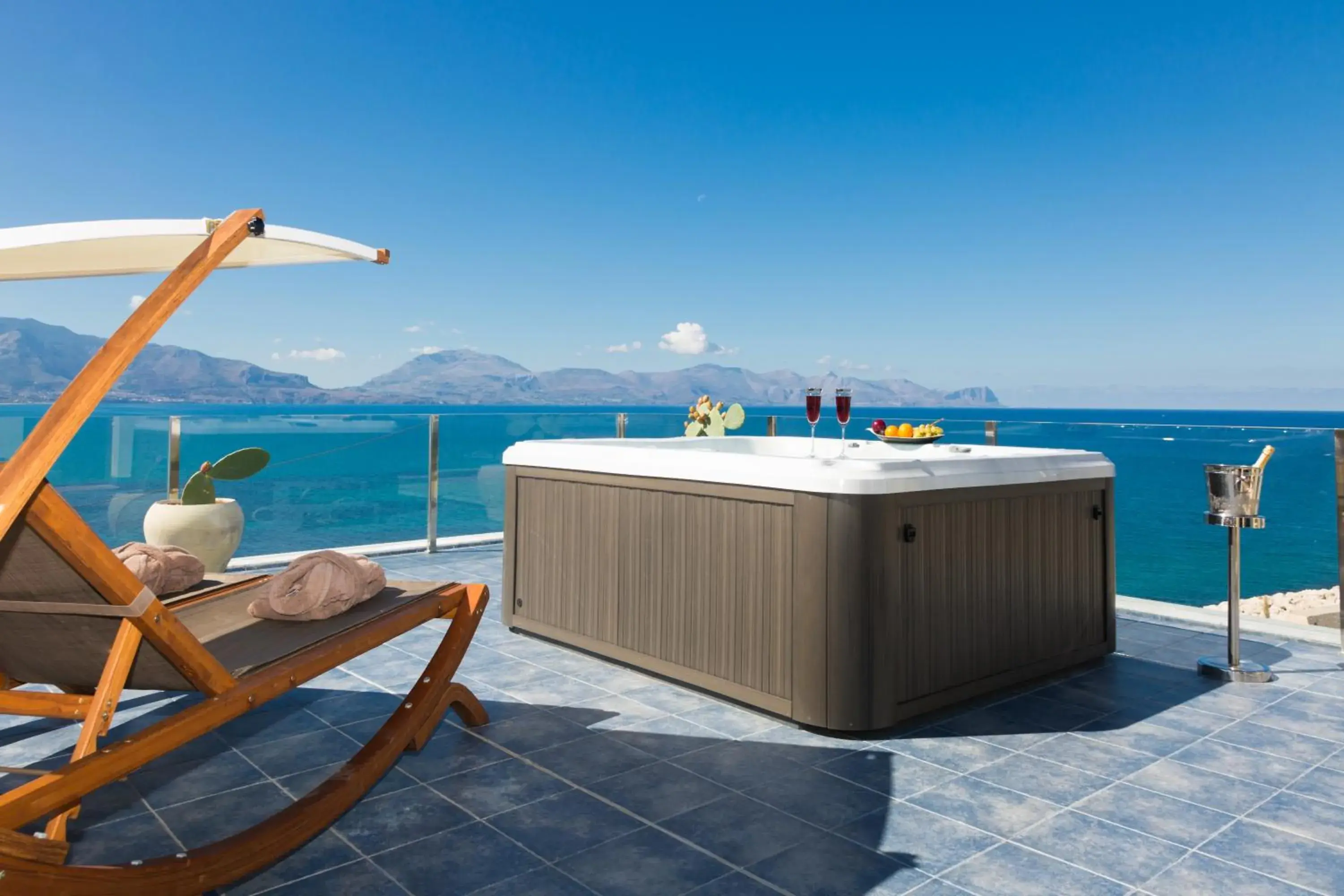 Hot Tub in Marina Holiday & Spa