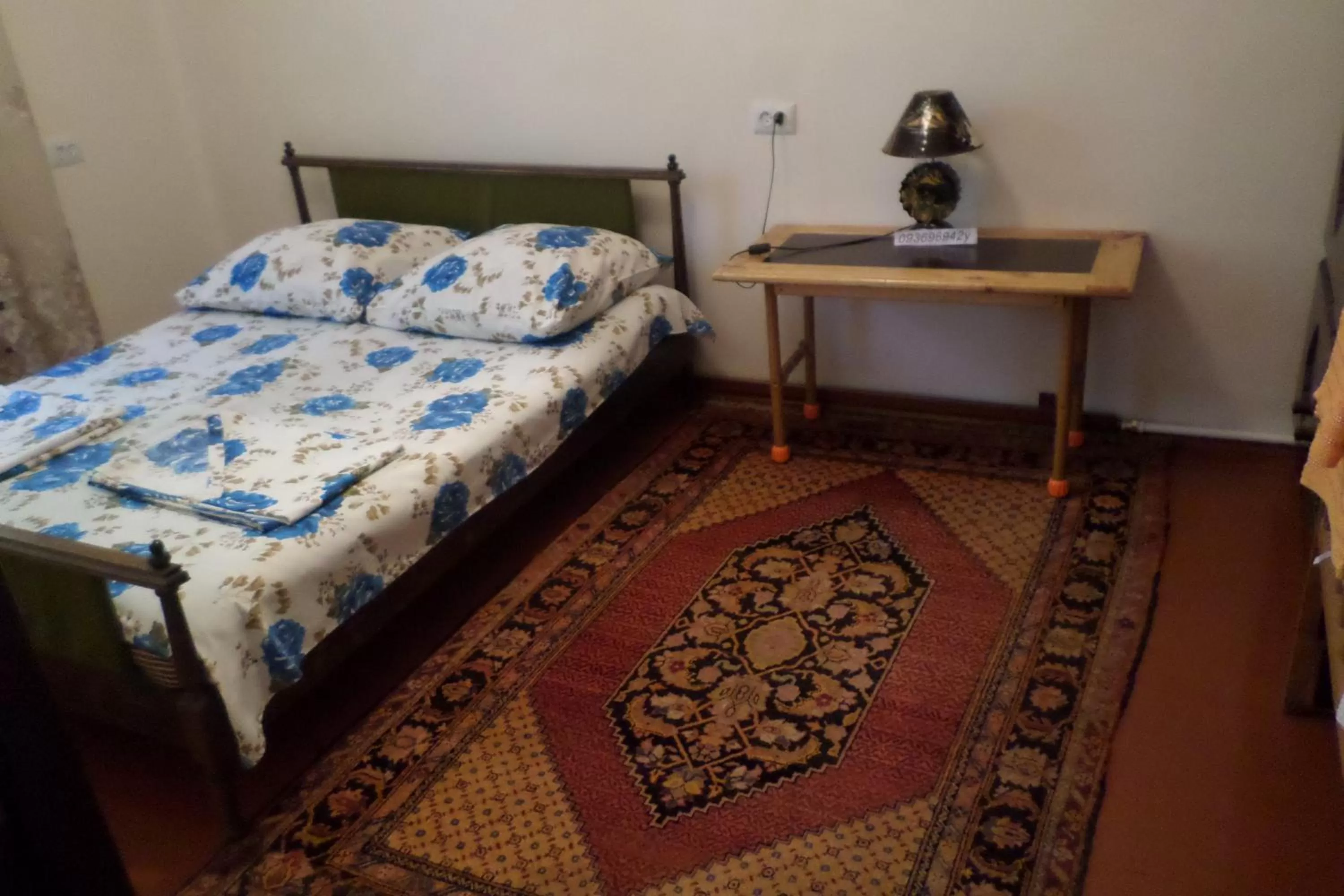 Photo of the whole room, Bed in Spandaryan House