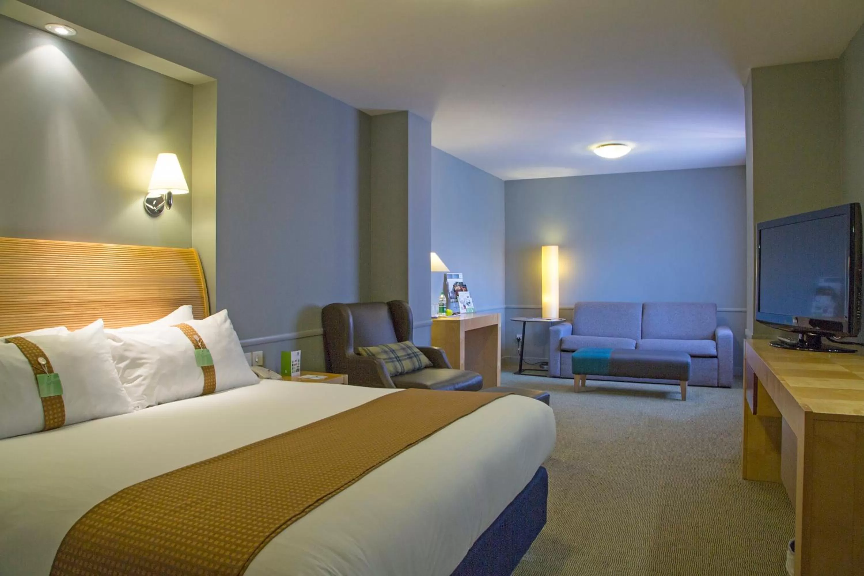 Photo of the whole room, Bed in Holiday Inn Guildford by IHG