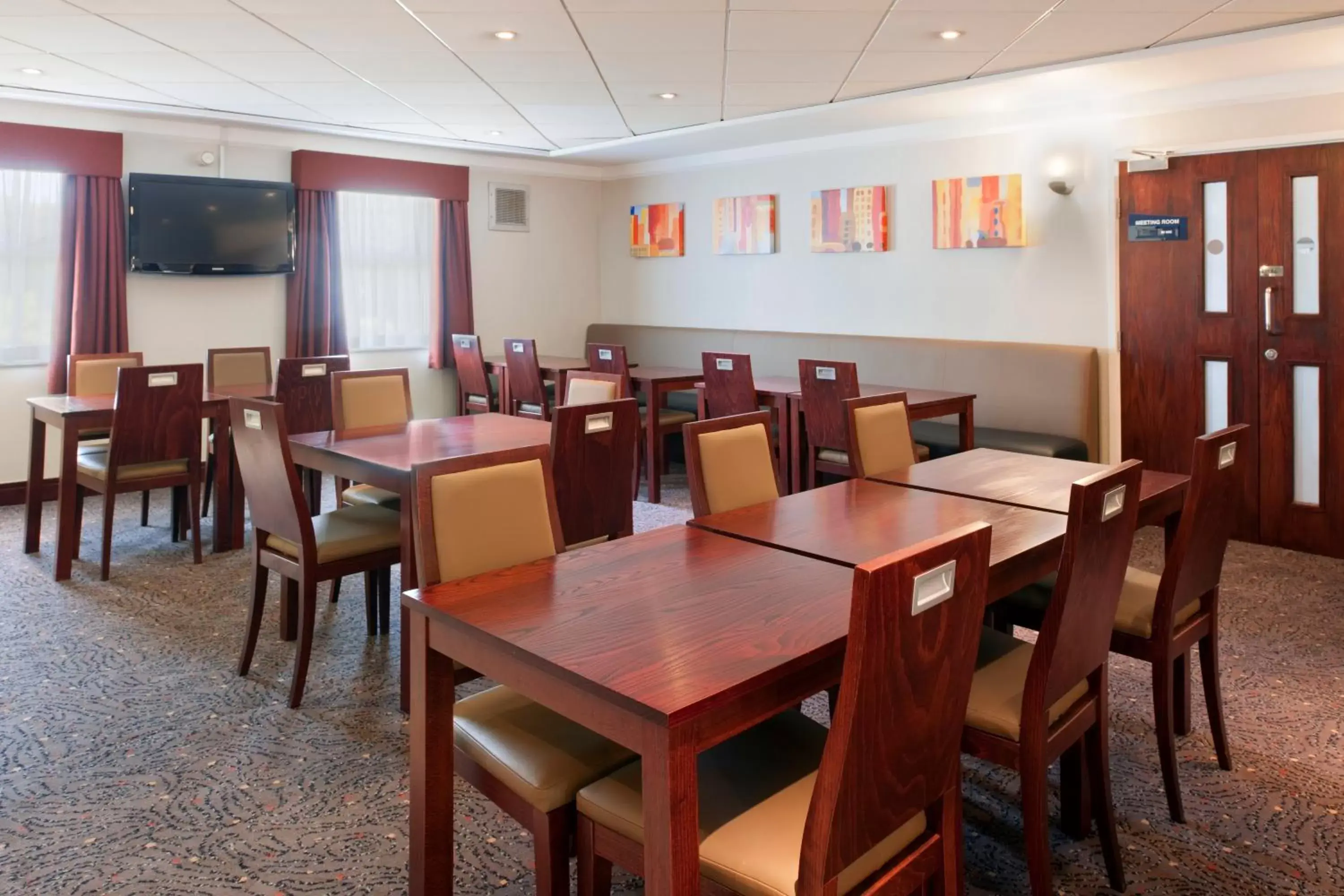 Breakfast, Restaurant/Places to Eat in Holiday Inn Express Glenrothes, an IHG Hotel