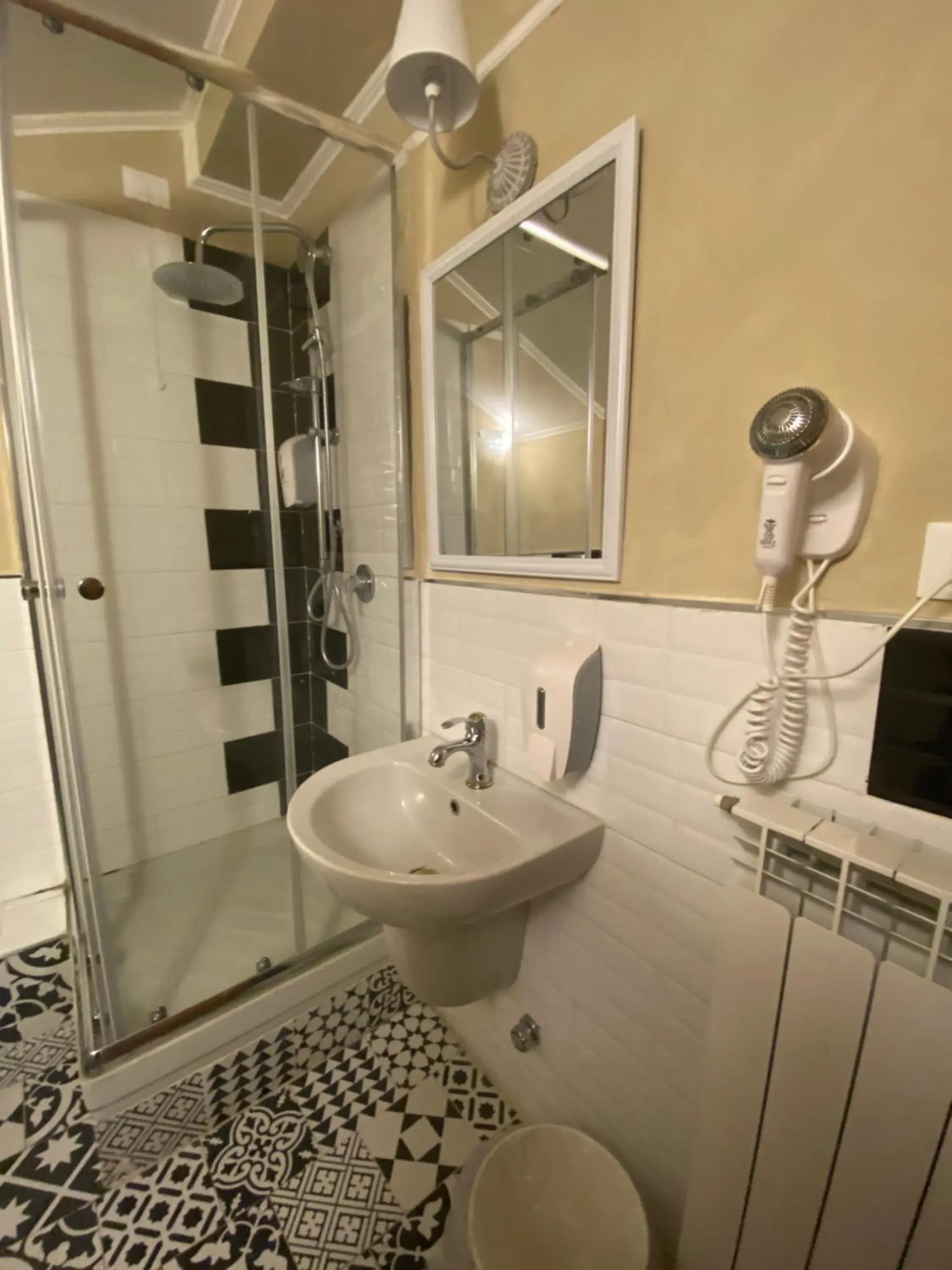 Shower, Bathroom in Boutique Hotel Calais Milano