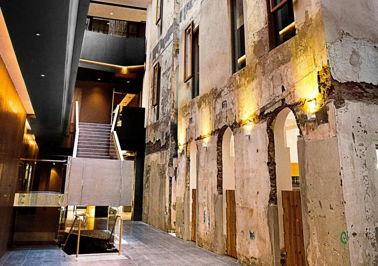 Facade/entrance in The Melbourne Hotel Facade/entrance in The Melbourne Hotel