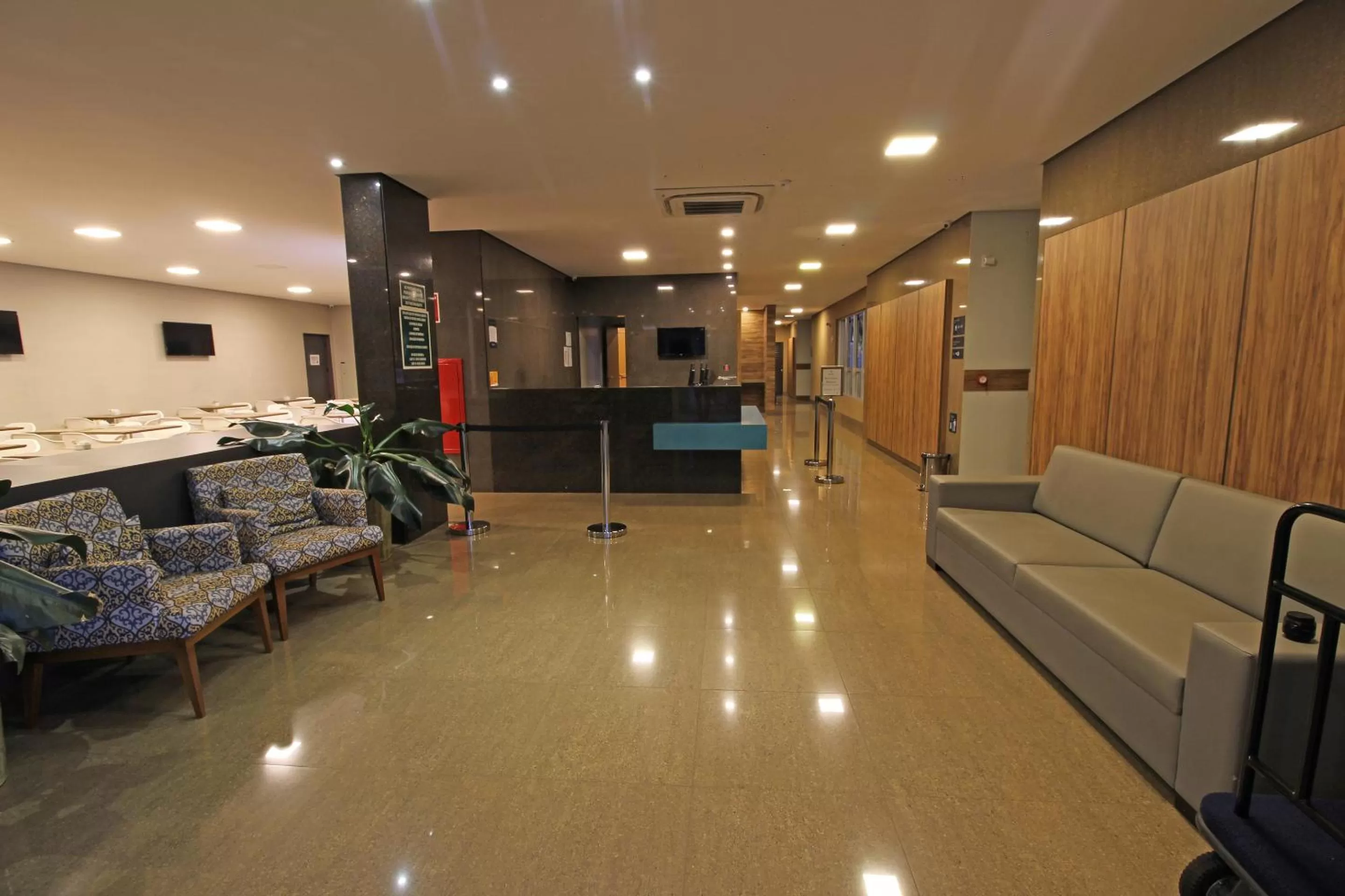 Lobby or reception in Impar Suites Barao de Cocais